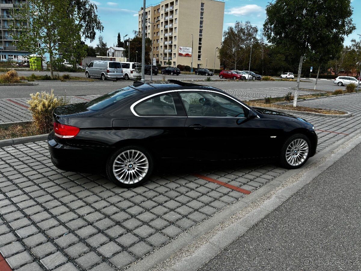 BMW Řada 3, BMW E92 325i - fotka 5