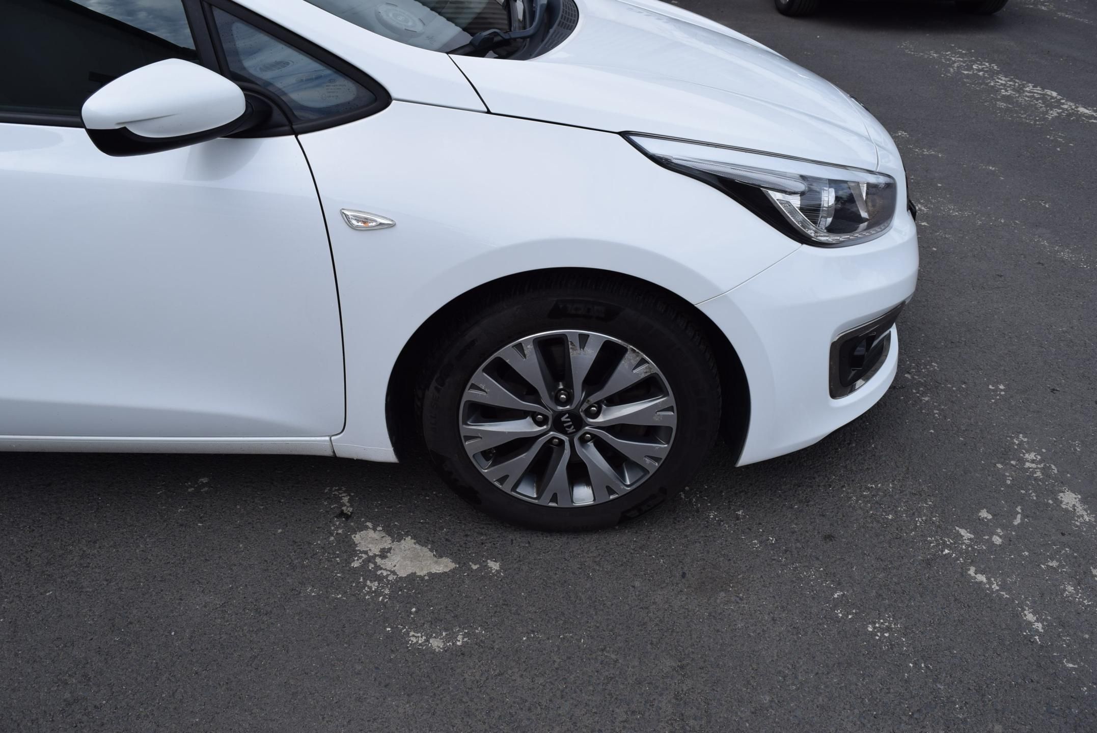 Kia Cee´d, 1.4 74kwEXCLUSIVE KAM NAVI APP - fotka 5