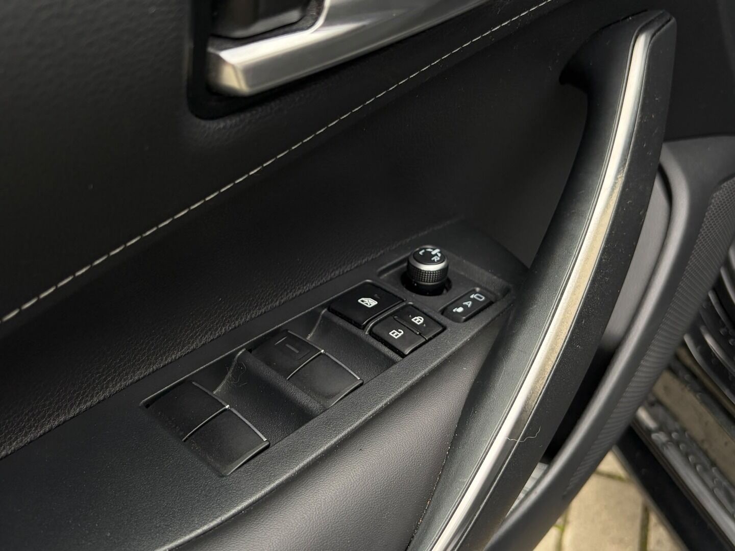 Toyota Corolla, 1.8 Hybrid Style - fotka 6