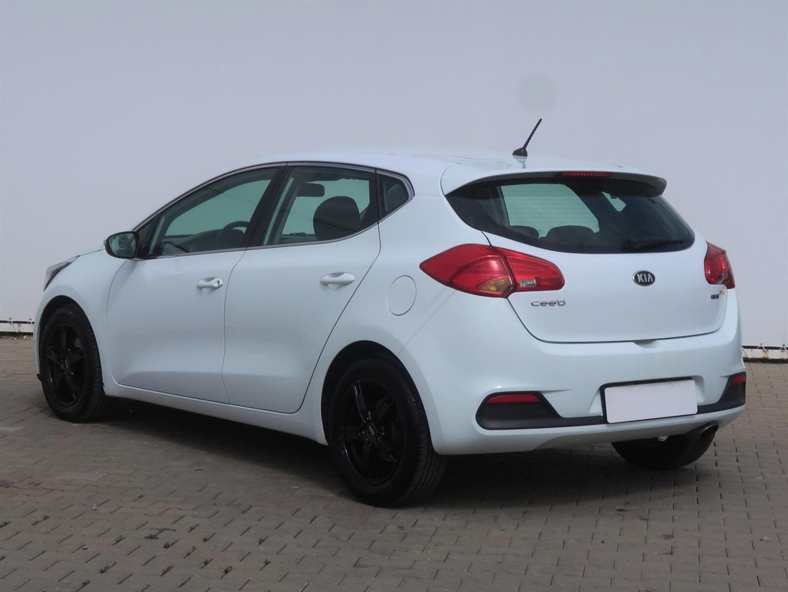 Kia Cee´d, 1.4 CRDi, Serv.kniha - fotka 4