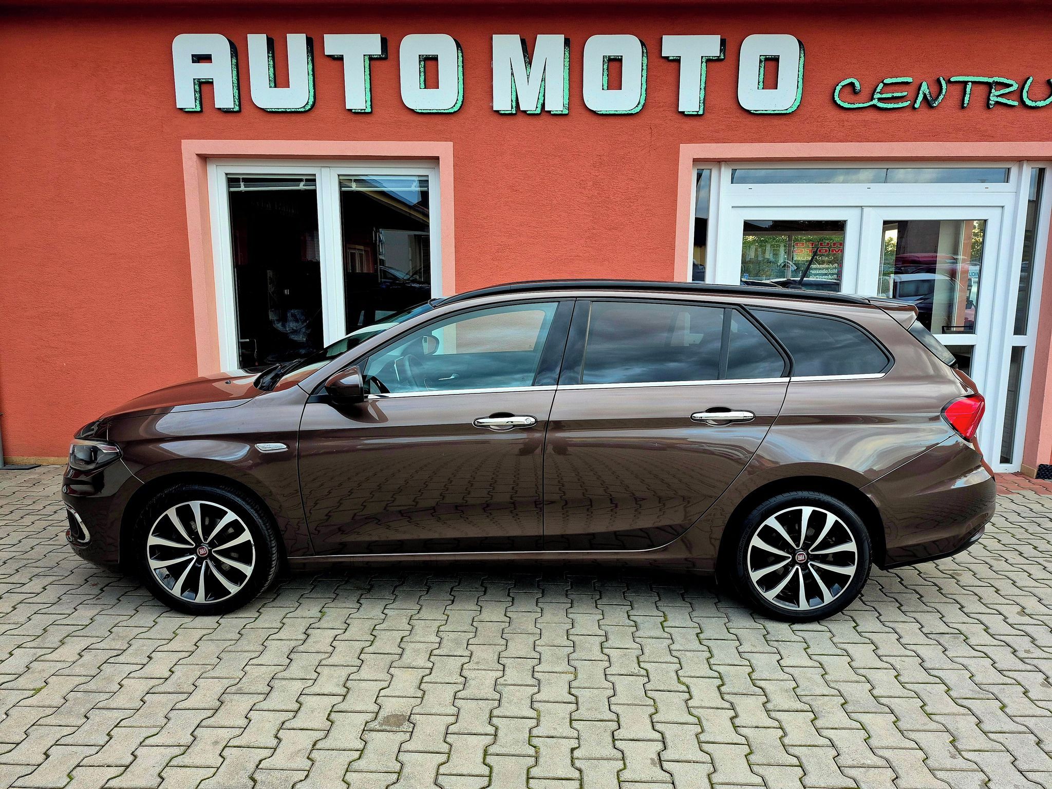 Fiat Tipo, 1.6 JTDM Lounge 88 kW TAŽNÉ - fotka 2
