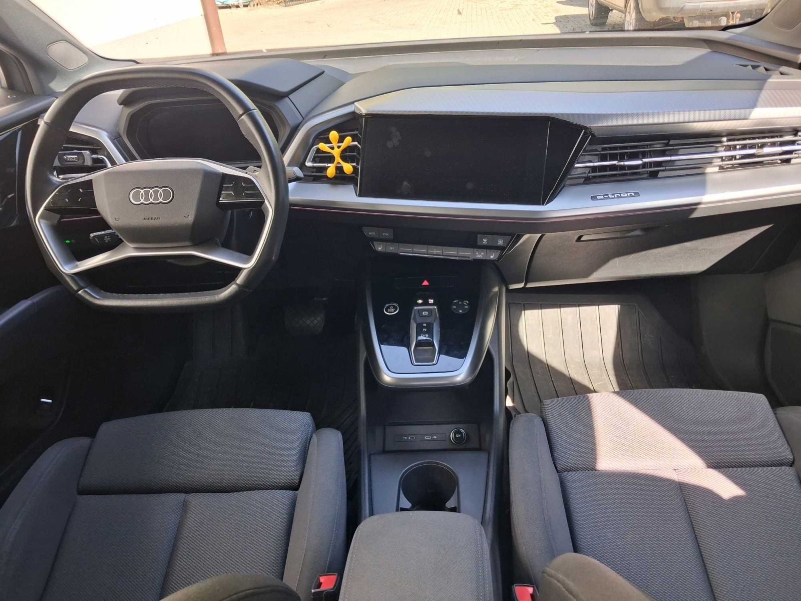 Audi Q4 e-tron, 40 e-tron, SoH 96%, Automat - fotka 3