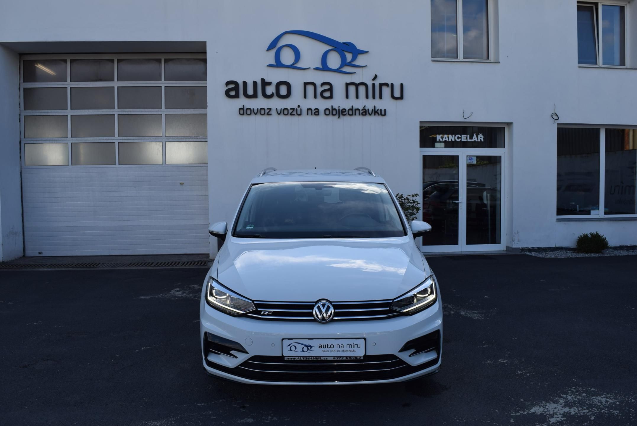 Volkswagen Touran, 1.4TSI 110kw R-line NAVI LED - fotka 3