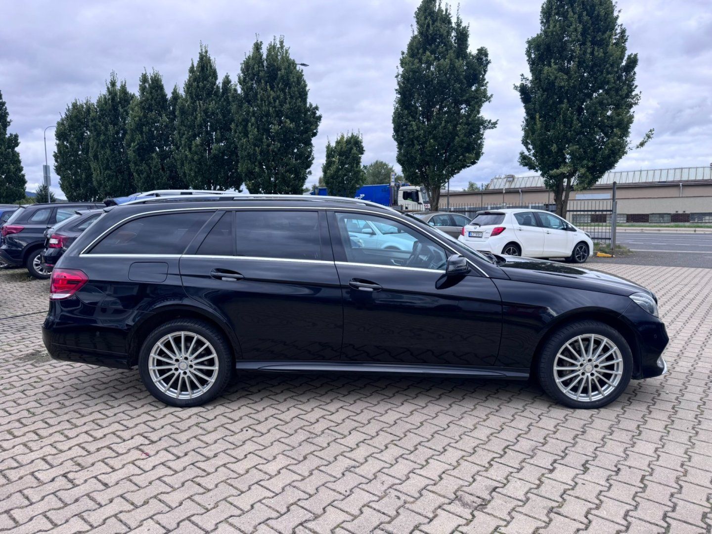 Mercedes-Benz Třídy E, 350 3,0D 4X4 AUTOMAT BLUETEC - fotka 6
