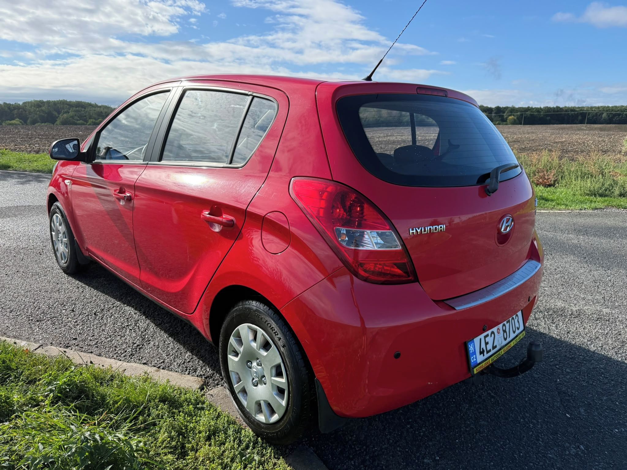 Hyundai i20, 1.2i [telefon skryt]km - fotka 3