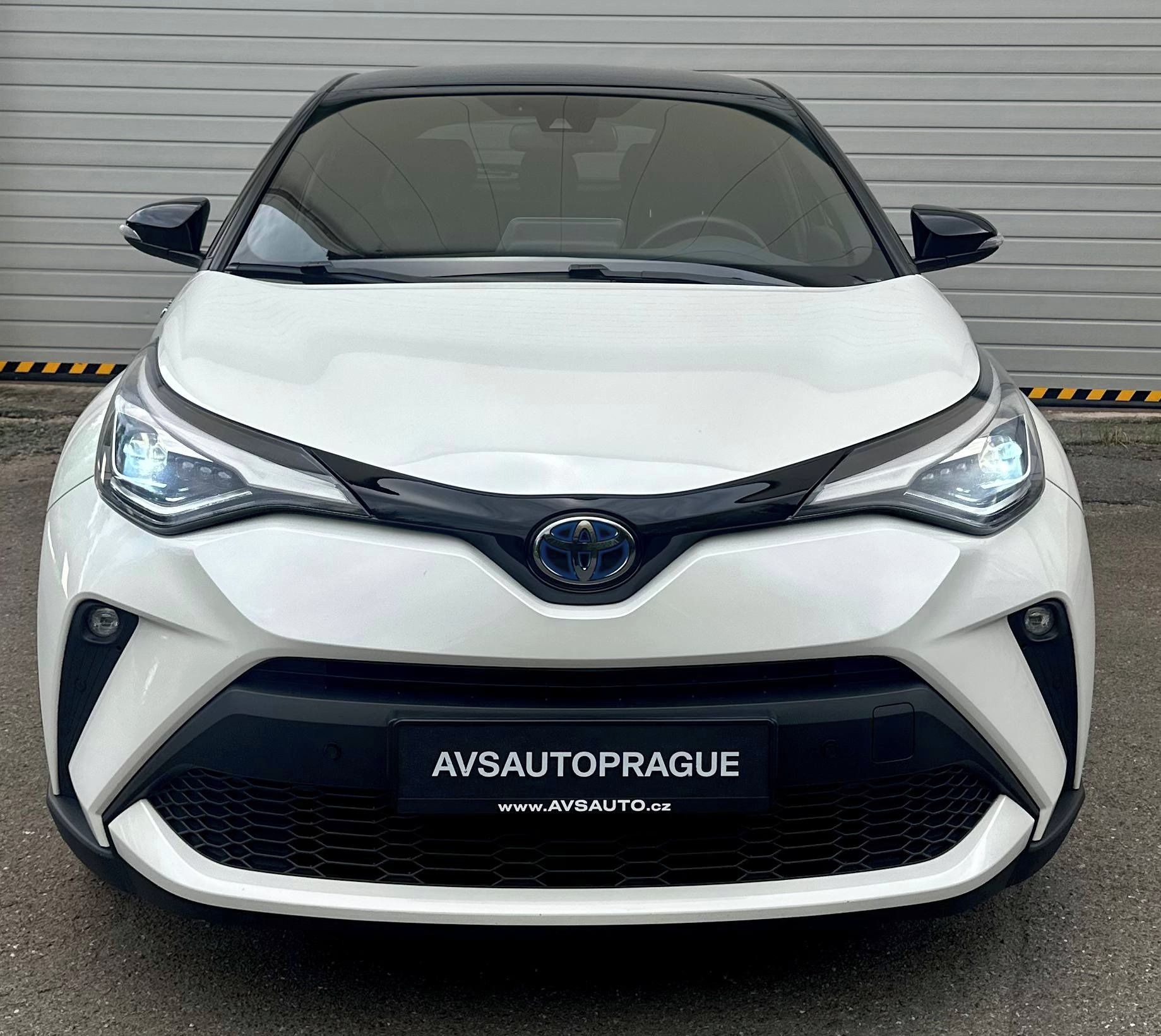 Toyota C-HR, 2.0 HYBRID 112KW AUT 2020 - fotka 2