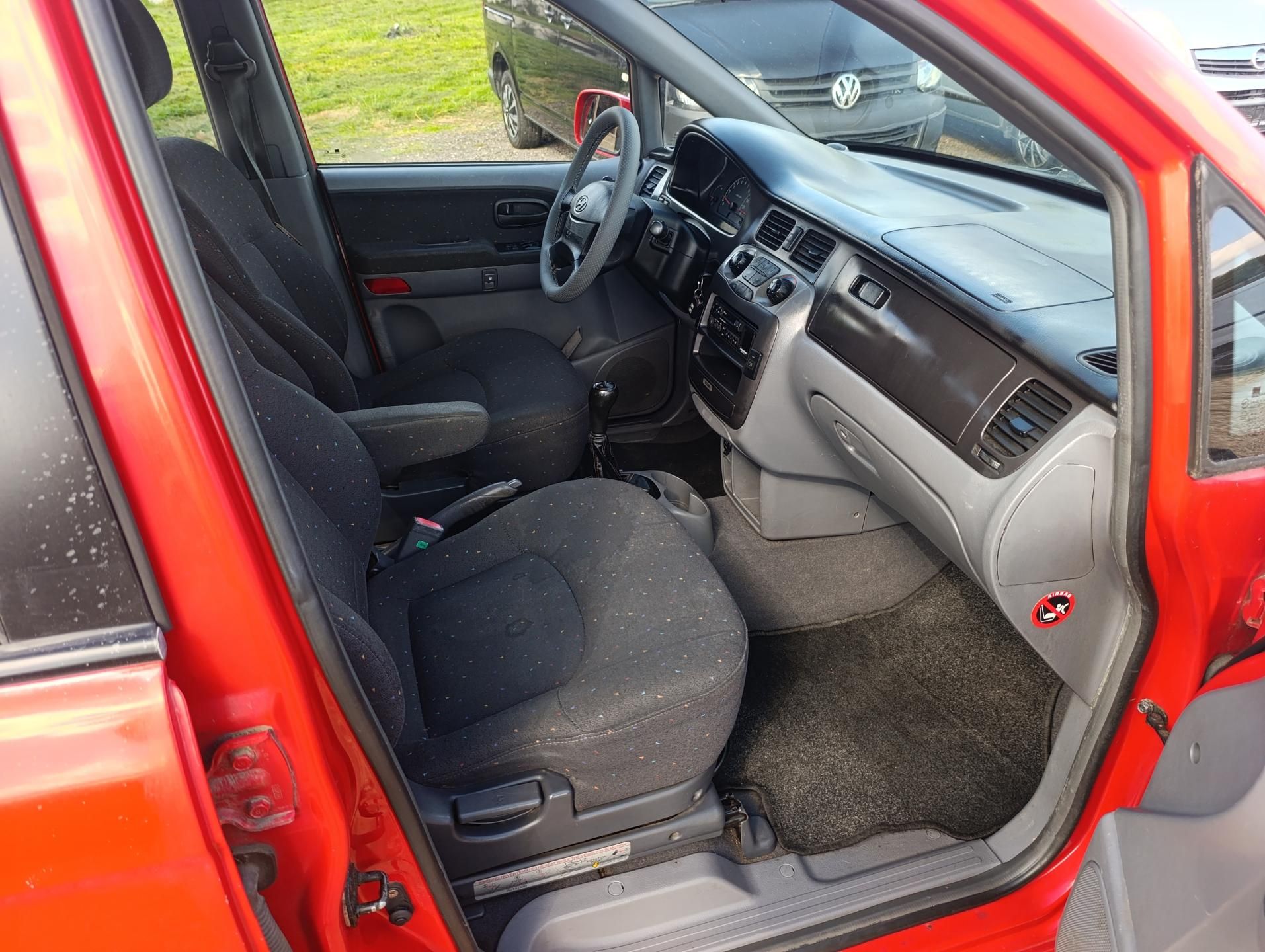 Hyundai Trajet, 2.0  16V  7 míst - fotka 4