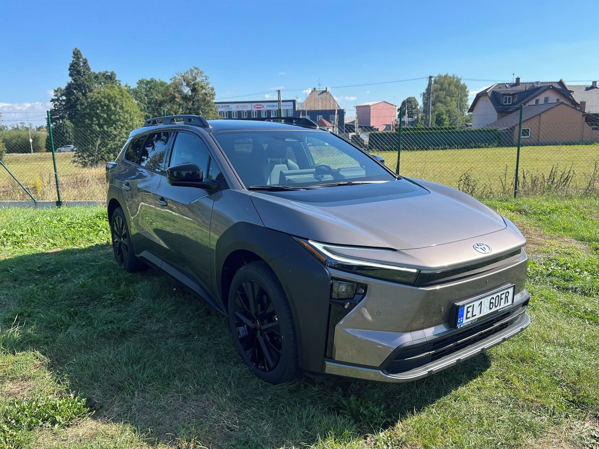 Toyota bZ4X, 380K BEV 74,7 kWh Executive - fotka 3