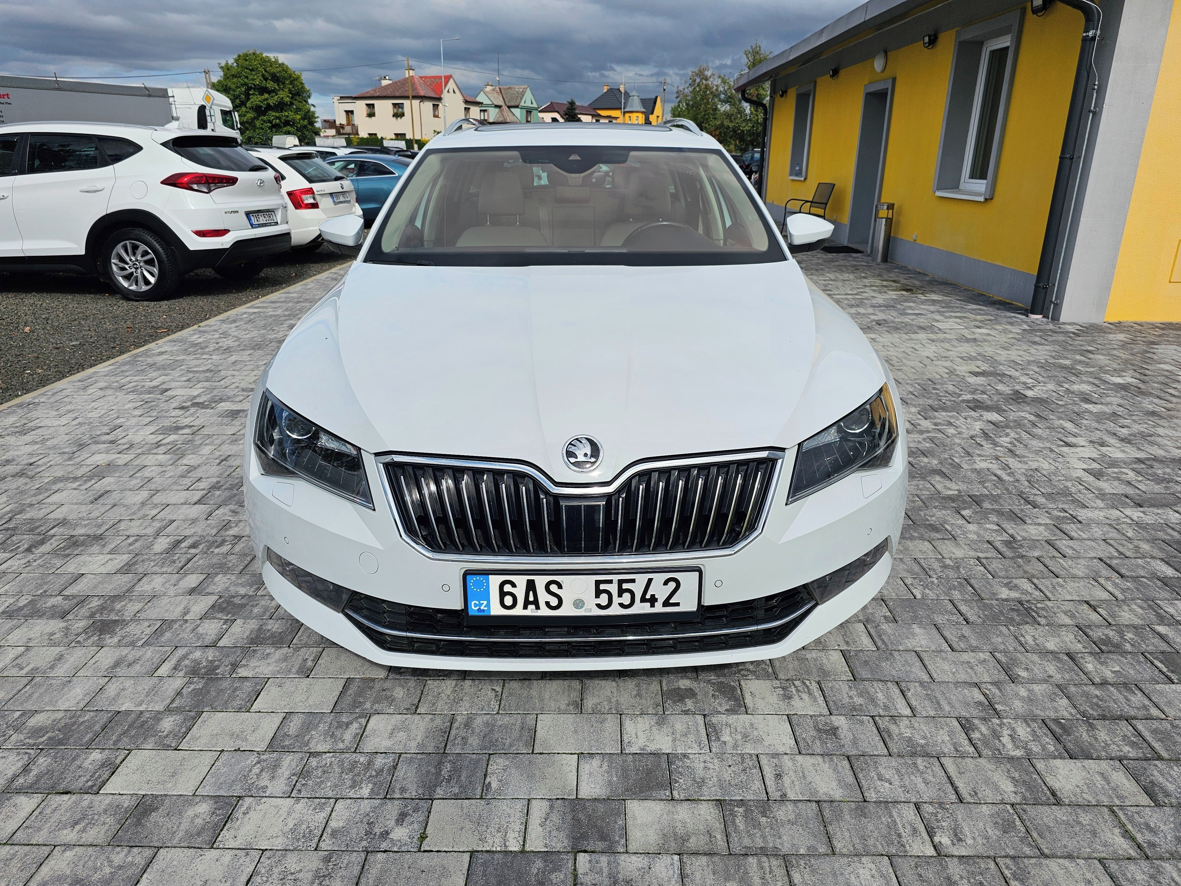 Škoda Superb, 2.0TSI,DSG,4x4,světlý interiér - fotka 5