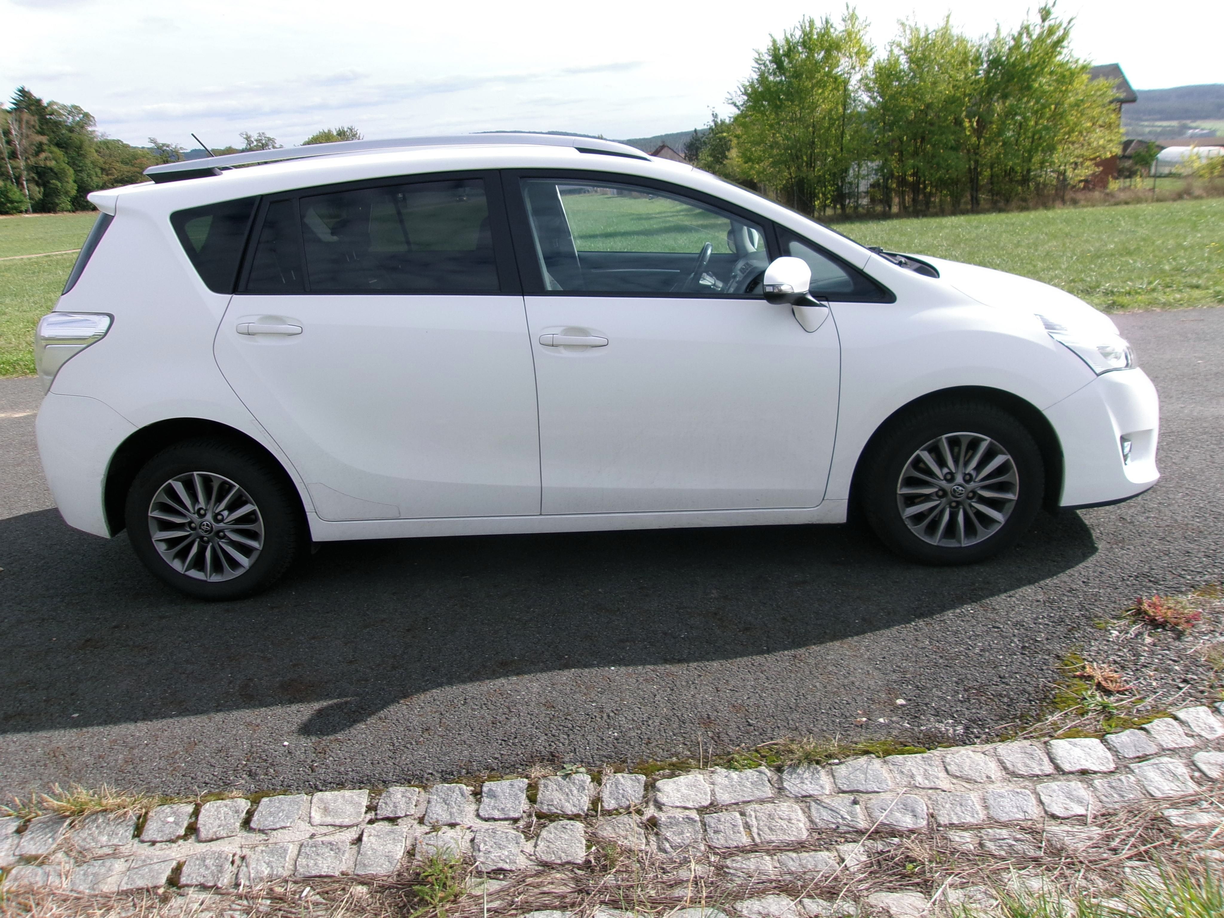 Toyota Verso, 1,6 D 7místné - fotka 6