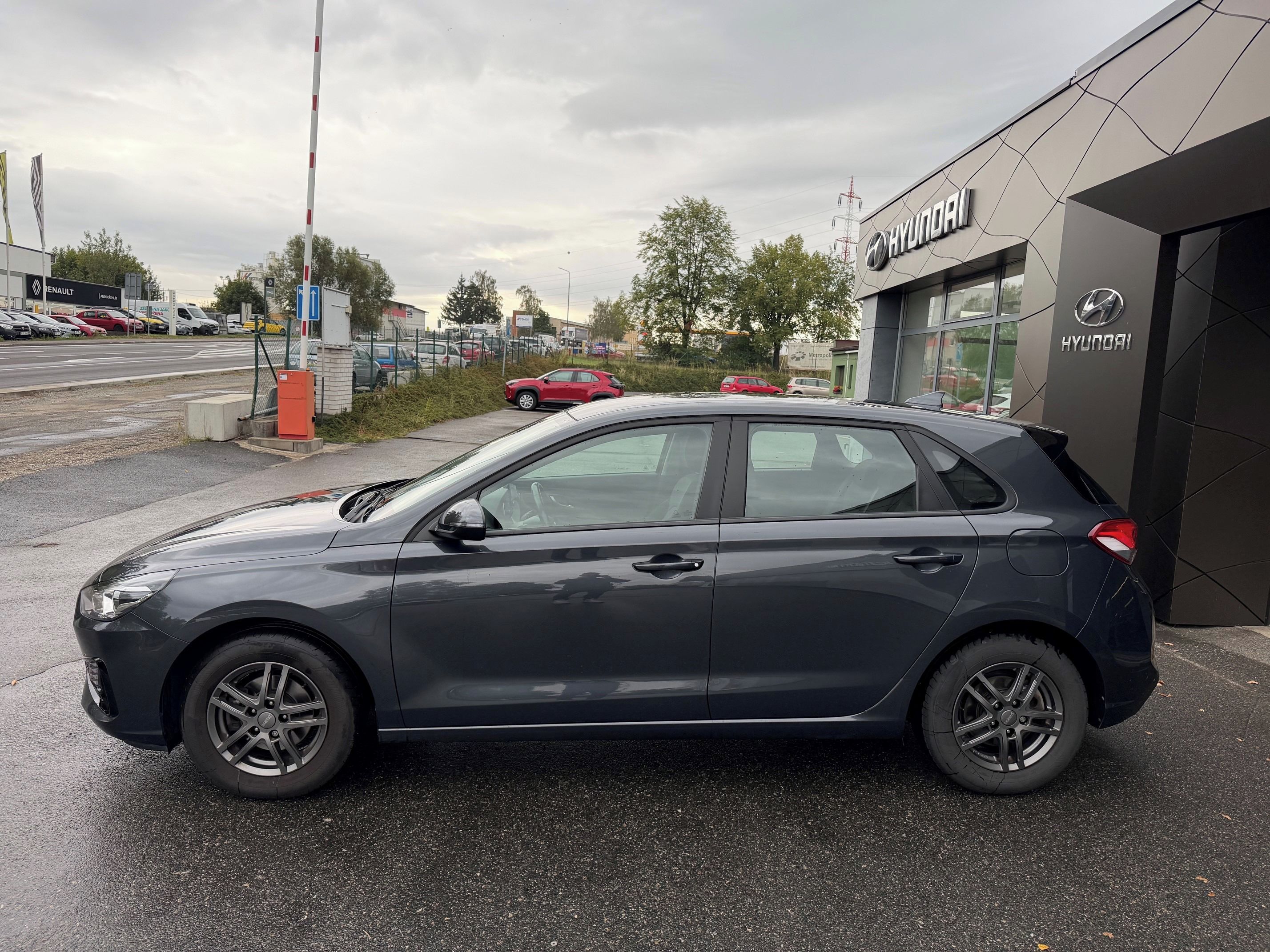 Hyundai i30, 1.5i 81kW COMFORT - fotka 2