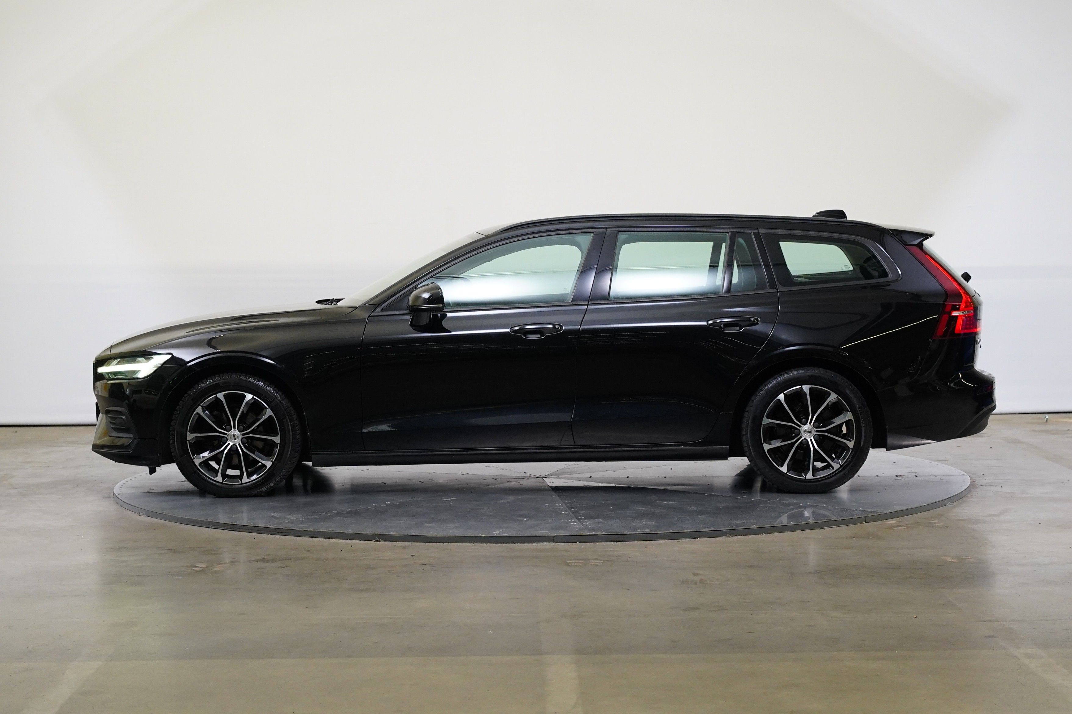Volvo V60, 2.0 D3 110 kW Momentum - fotka 3