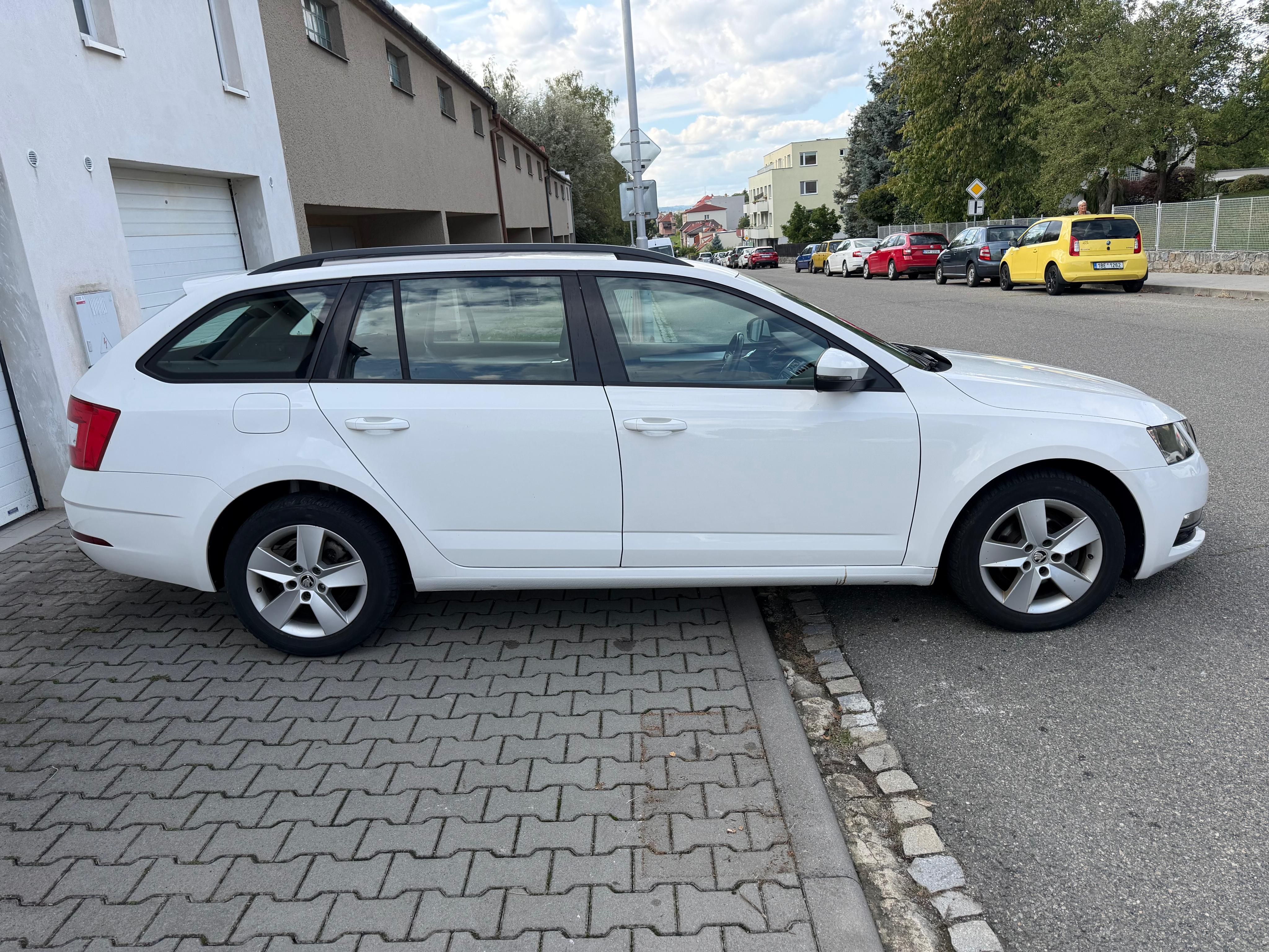 Škoda Octavia, 1.6tdi,158tkm,vyhrev - fotka 5