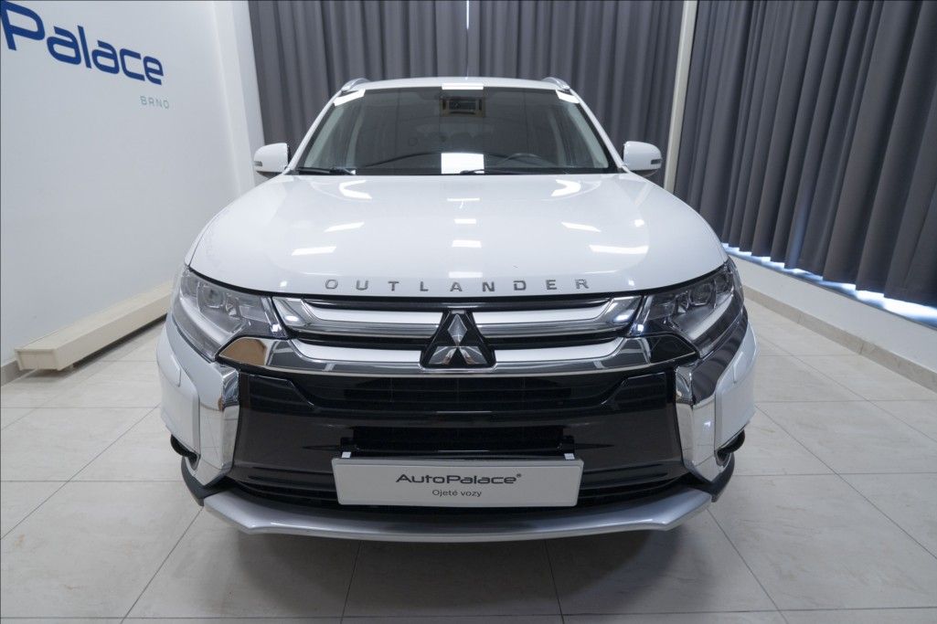 Mitsubishi Outlander, 2,0 MIVEC AWD AT INTENSE ČR - fotka 2