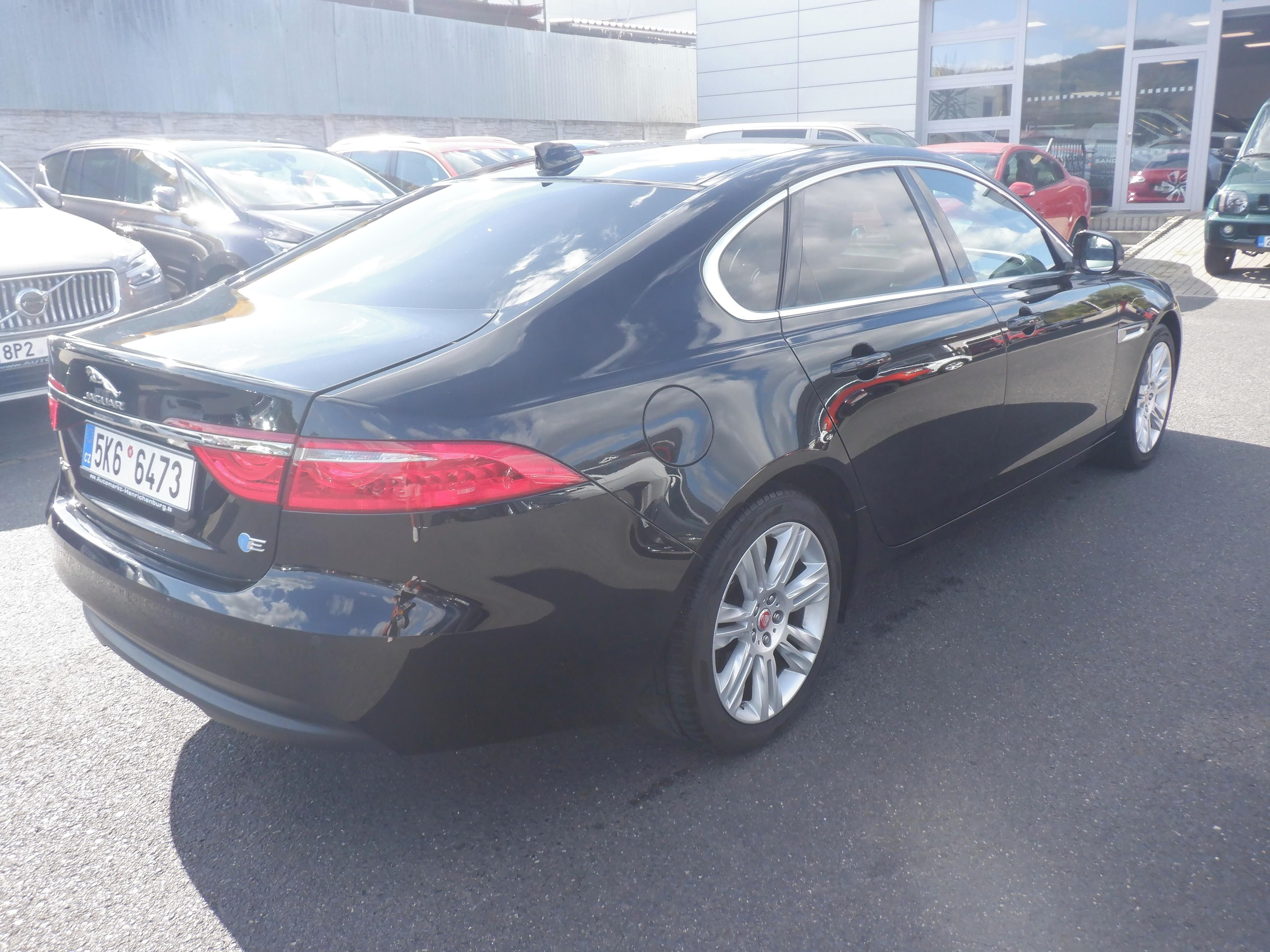 Jaguar XF, 2.0d 120kW - fotka 5