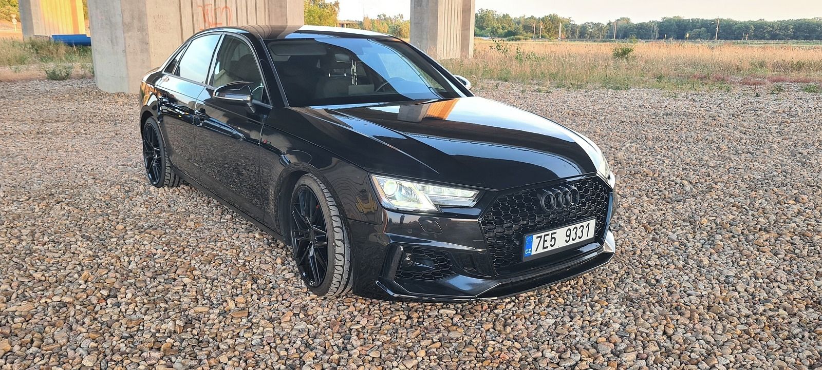 Audi A4, Sedan