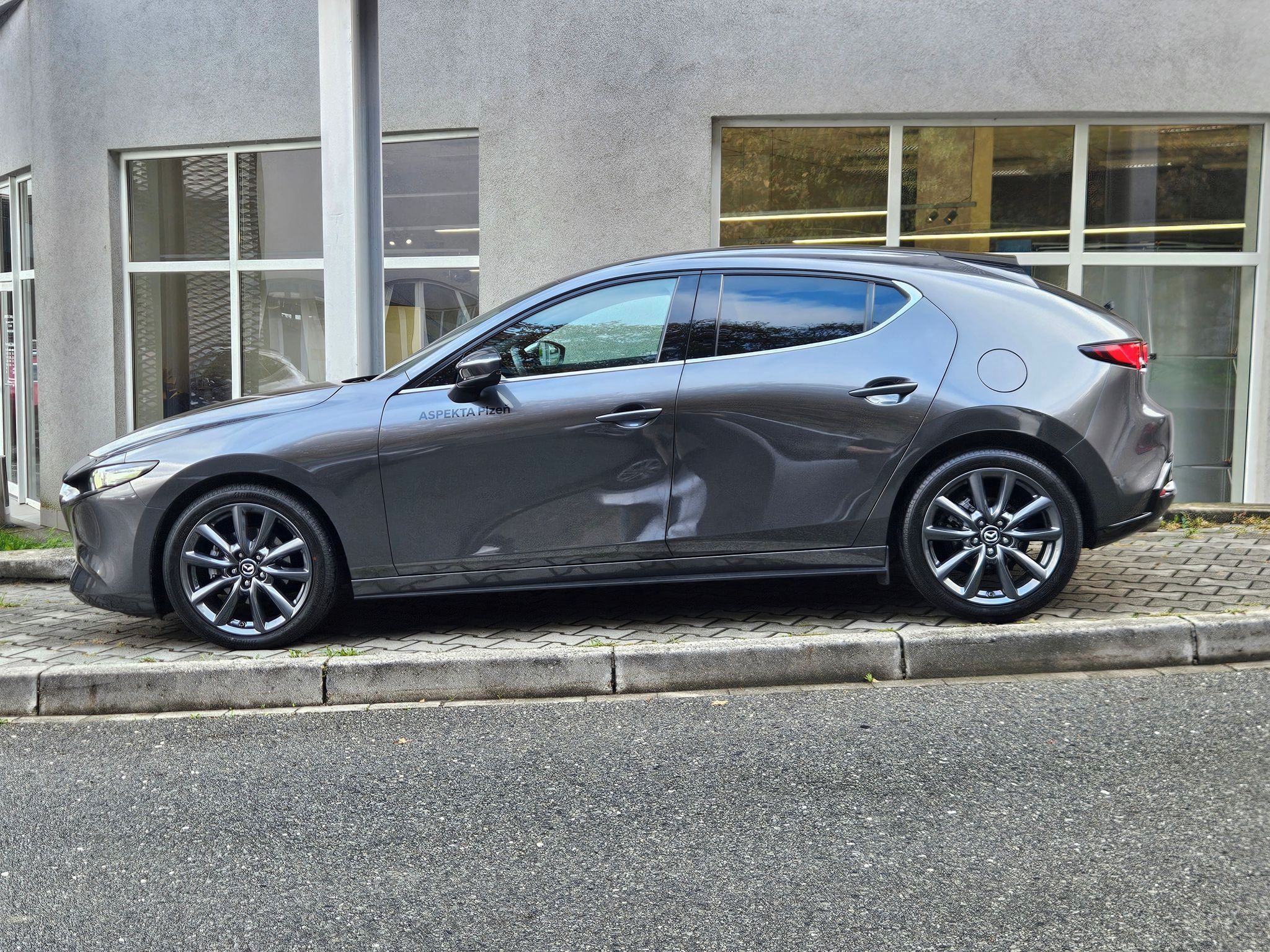 Mazda 3, 2.5l e-SKYACTIV G, 1.majitel - fotka 2