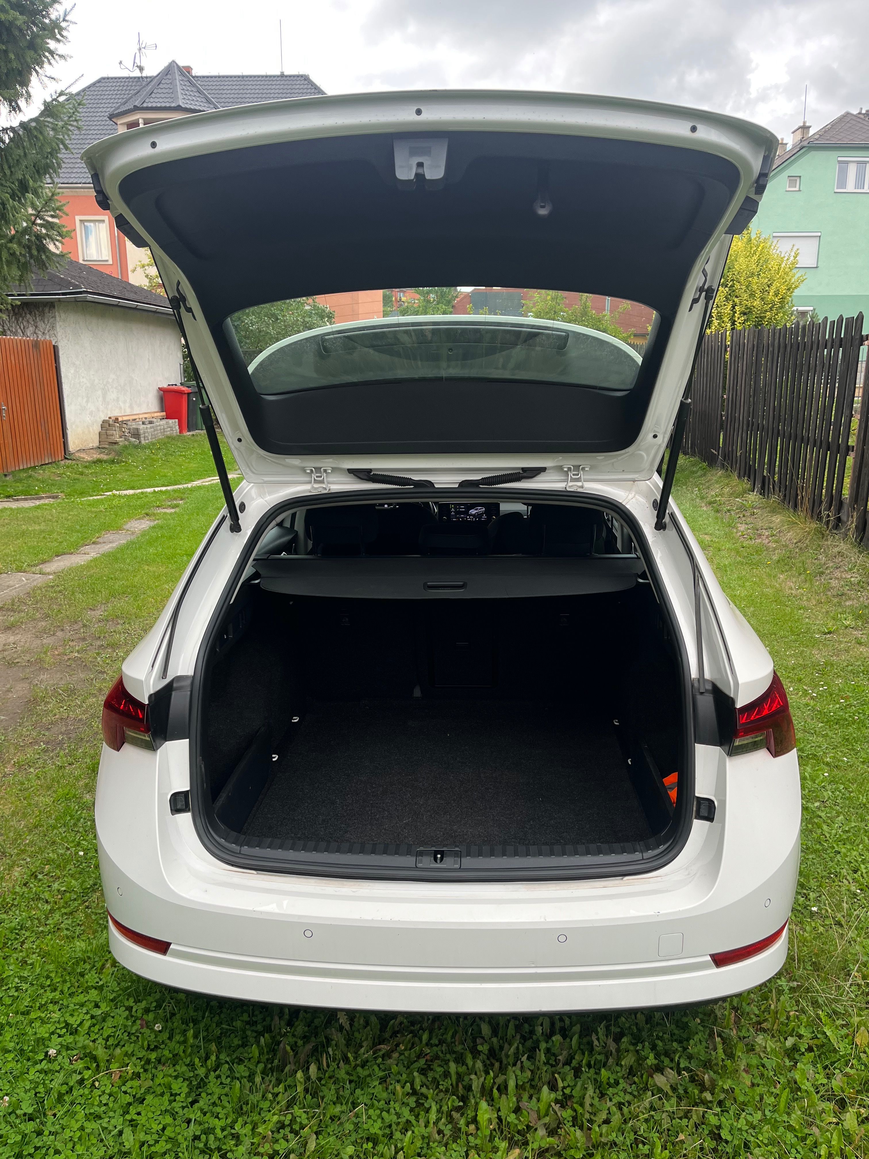 Škoda Octavia, Kombi 2.0 TDI 85KW - fotka 6