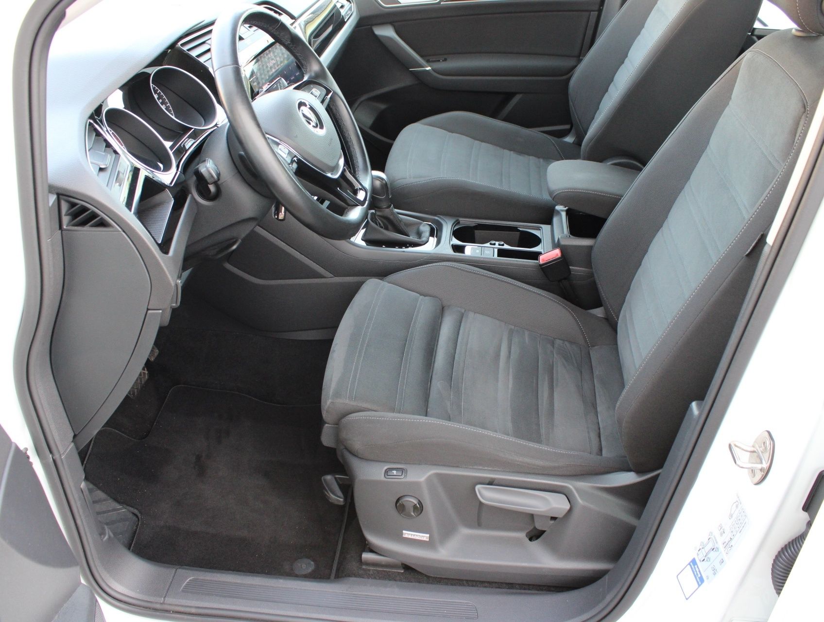 Volkswagen Touran, 1.5 TSI 110kW DSG Highline - fotka 6