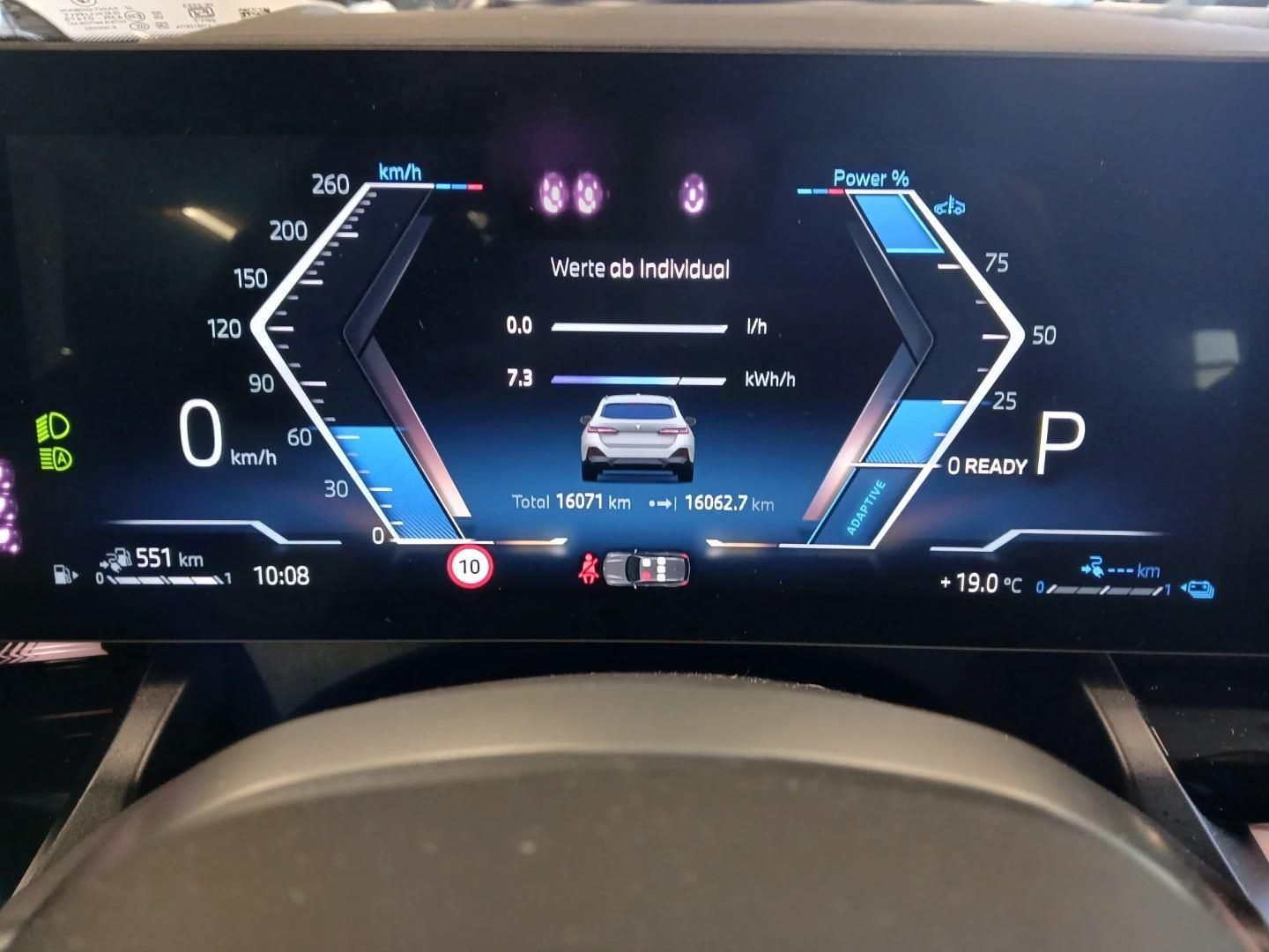 BMW Řada 5, 500e xDrive Touring M PRO - fotka 6