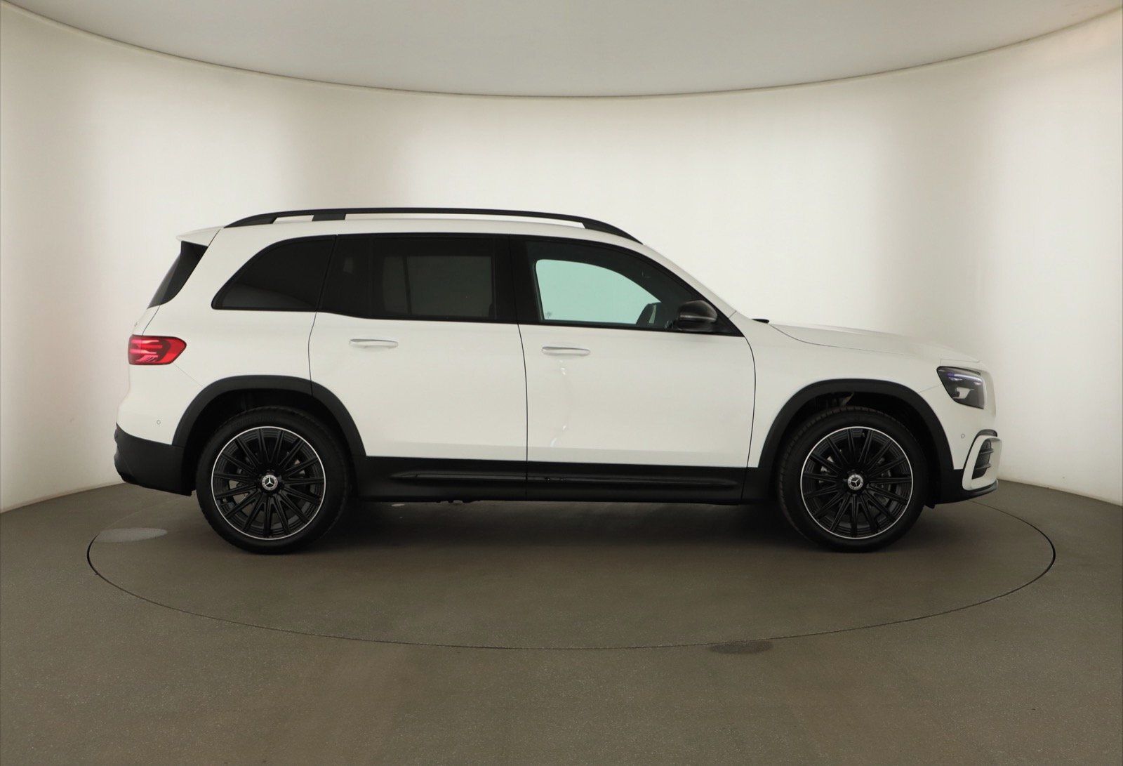 Mercedes-Benz GLB, GLB 200 d 4MATIC, AMG line - fotka 6