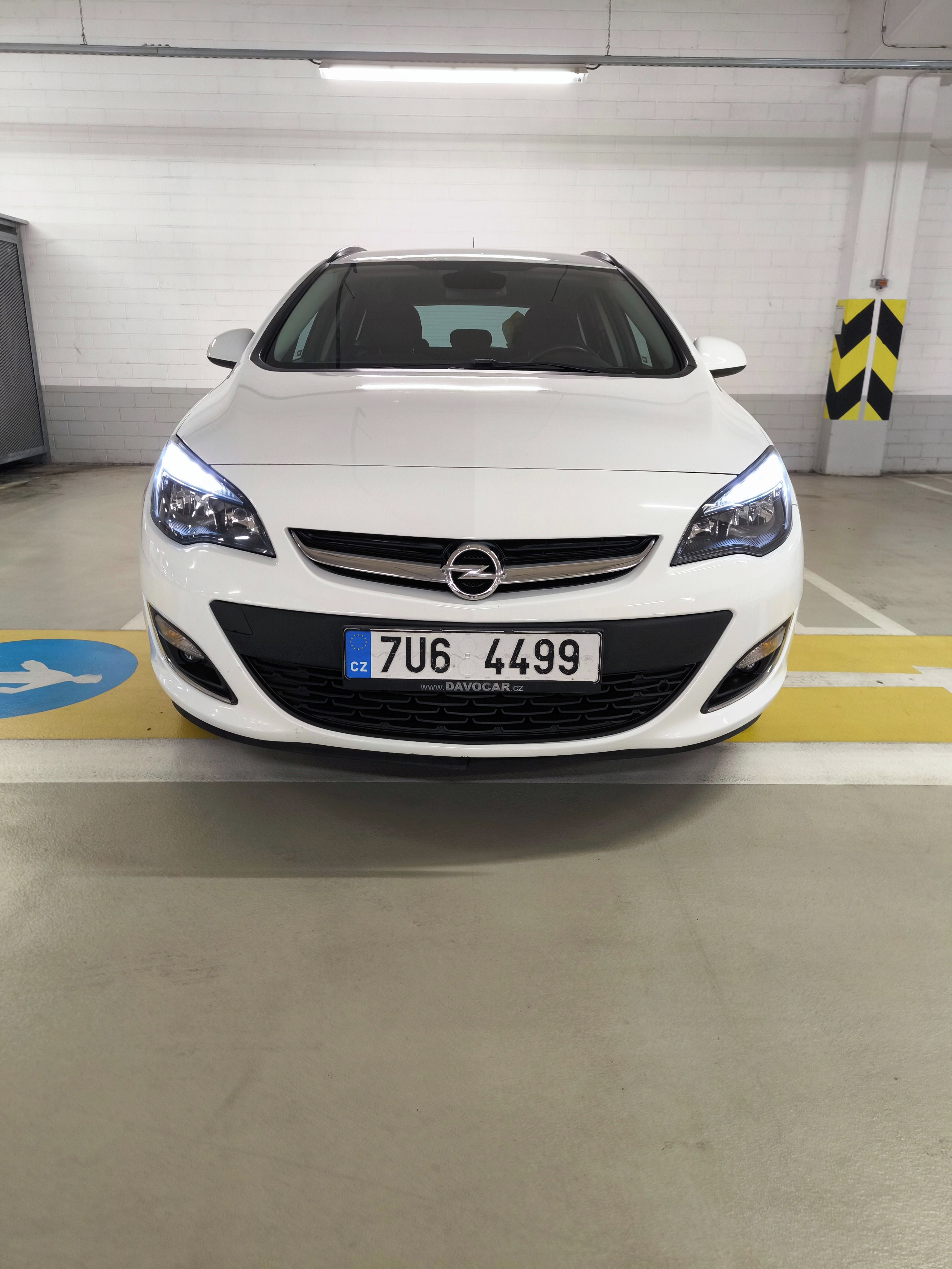 Opel Astra, Opel Astra Sport tourer 2013 - fotka 2