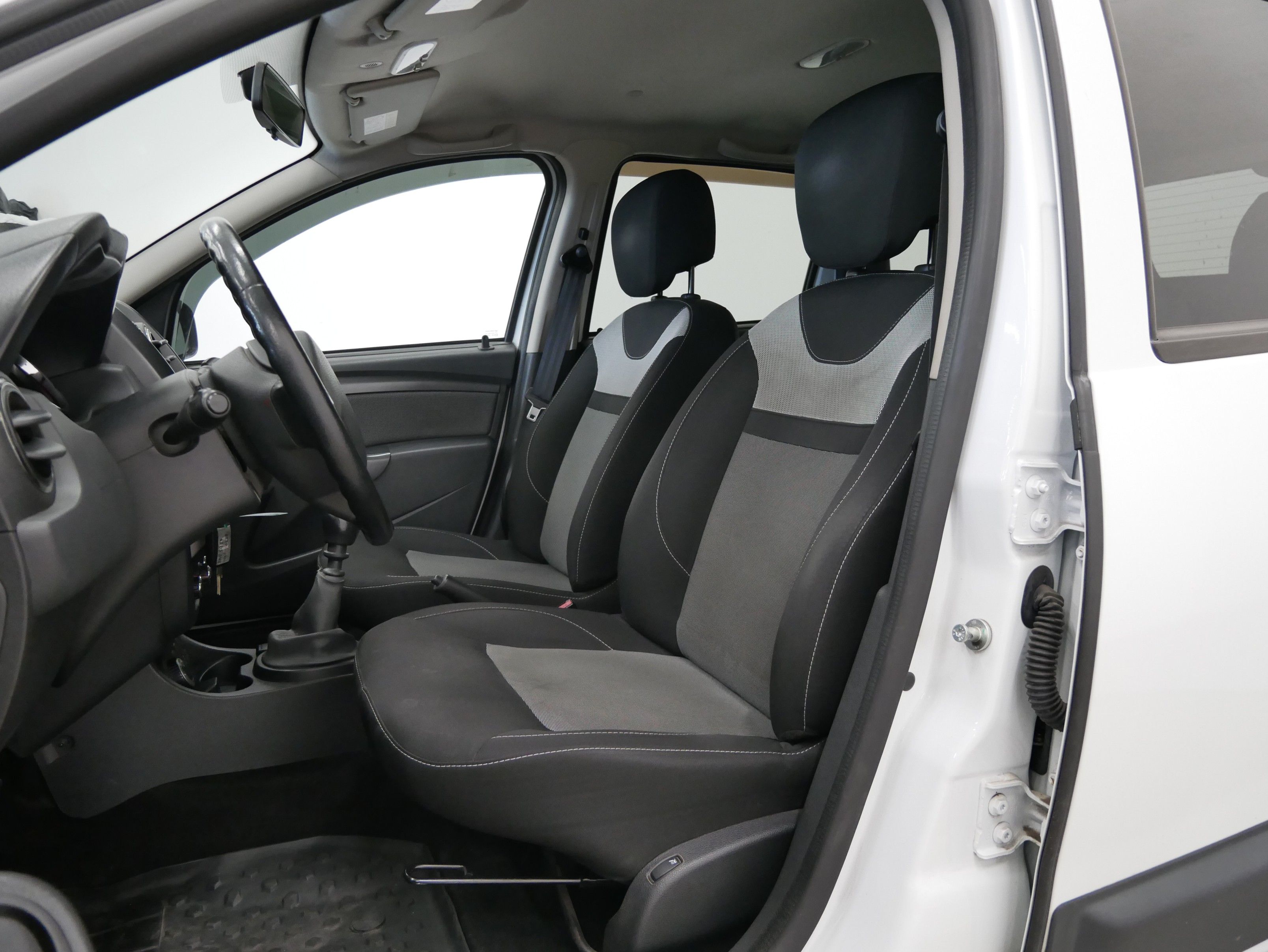 Dacia Duster, 1.5 dCi 80kW 4x4 Laureate - fotka 6