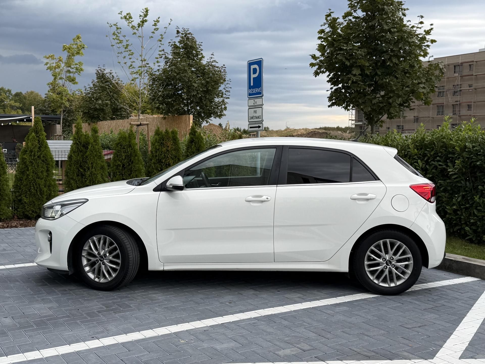 Kia Rio, 1.2i 62 kW/park. kamera - fotka 2