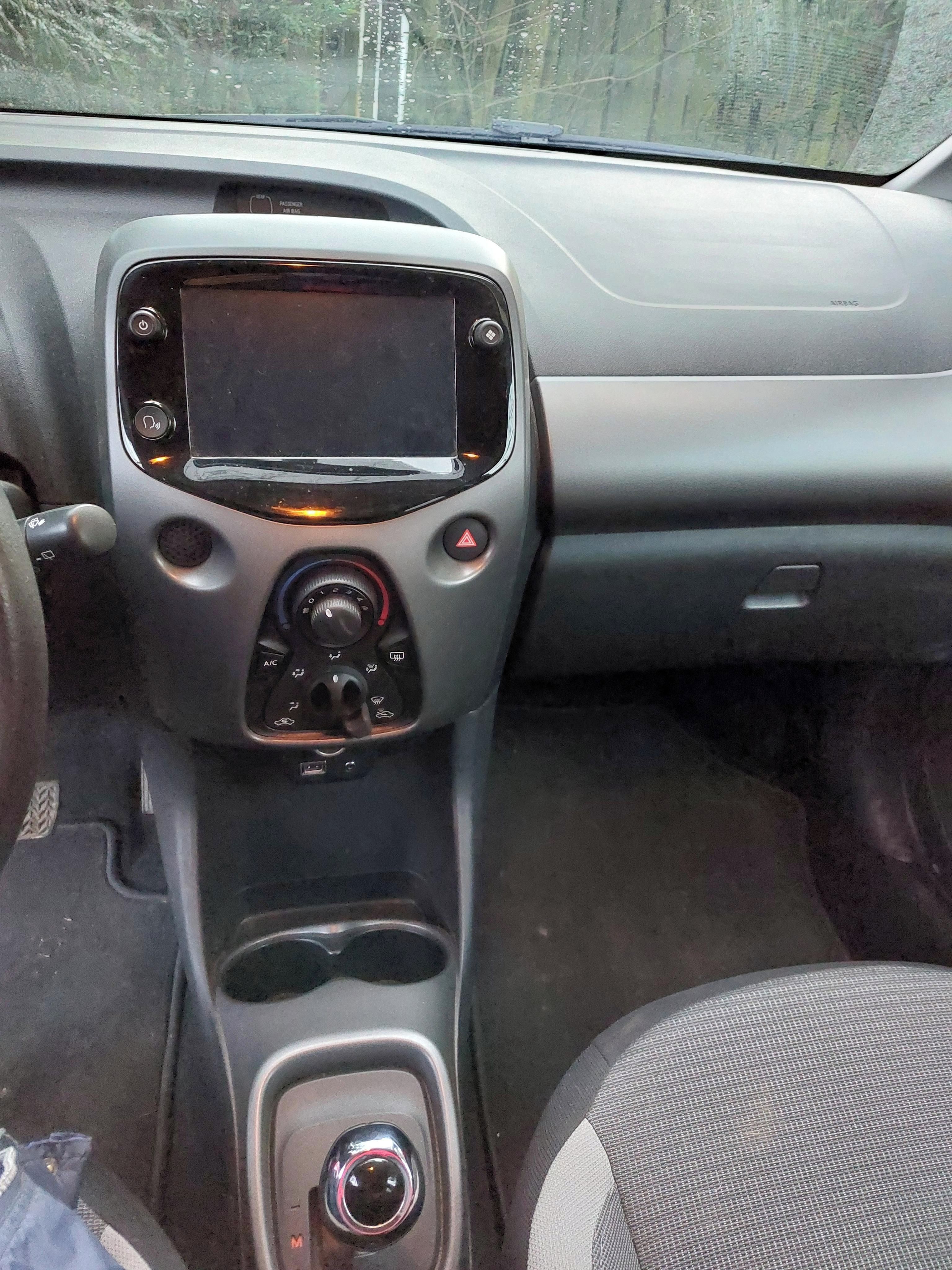 Toyota Aygo, 1.majitel - servis TOYOTA - fotka 3
