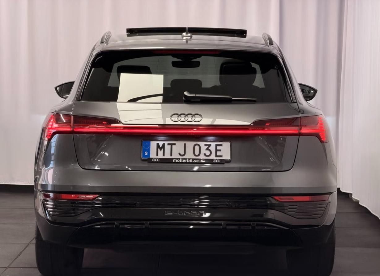 Audi Q8 e-tron, 55 Q 360kam Kůže 4 zóny Pano - fotka 3