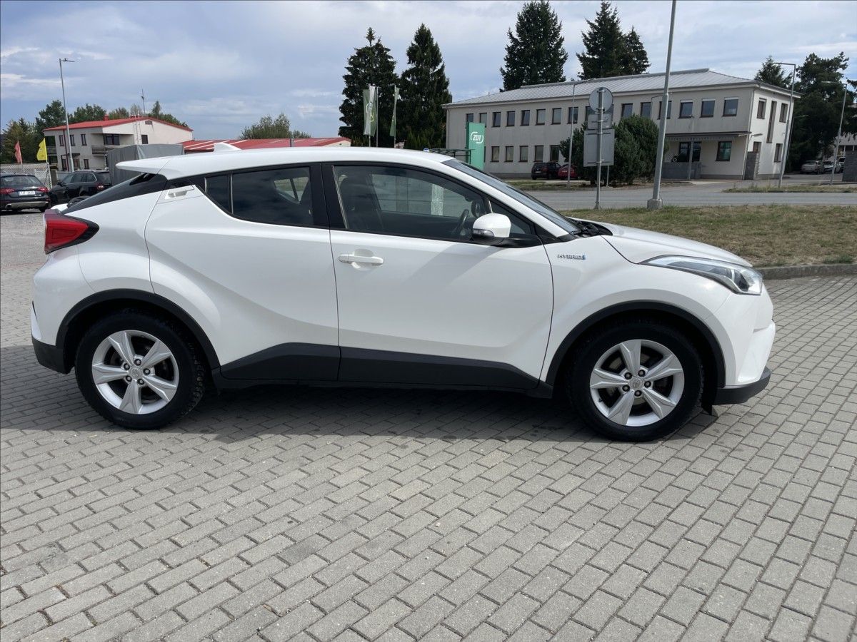 Toyota C-HR, 1,8 i 72kw Hybrid CVT CZauto T - fotka 5