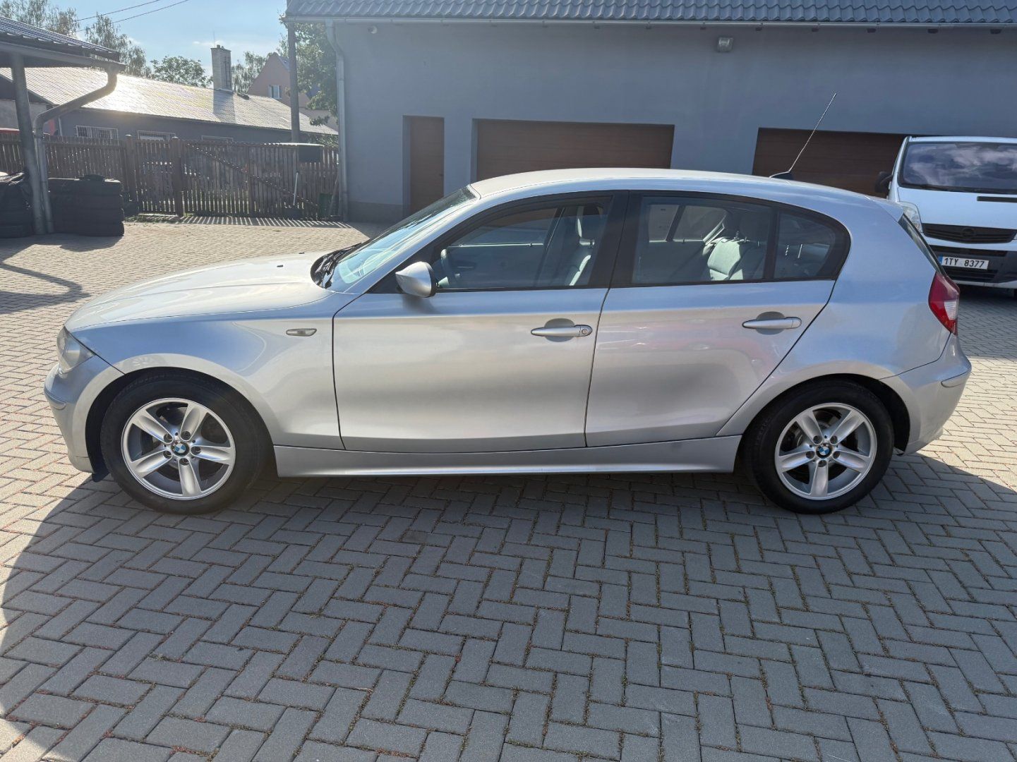BMW Řada 1, 2.0 110kW 120 I AUTOMAT - fotka 5