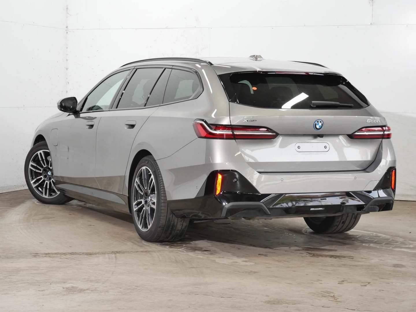 BMW Řada 5, 550e xDrive Touring Tažné - fotka 3