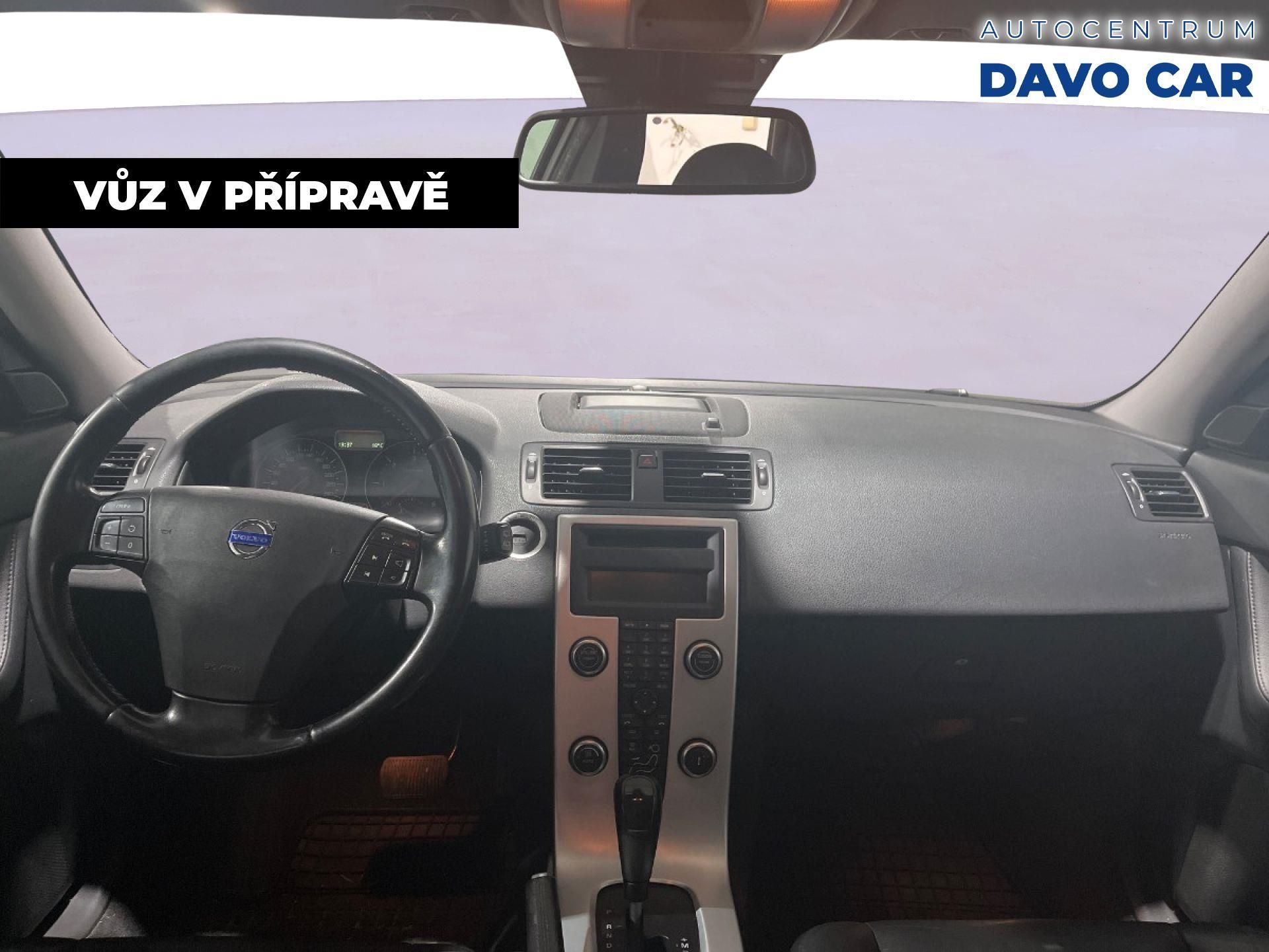 Volvo V50, 2,0 D3 110kW Business Pro Edit - fotka 3