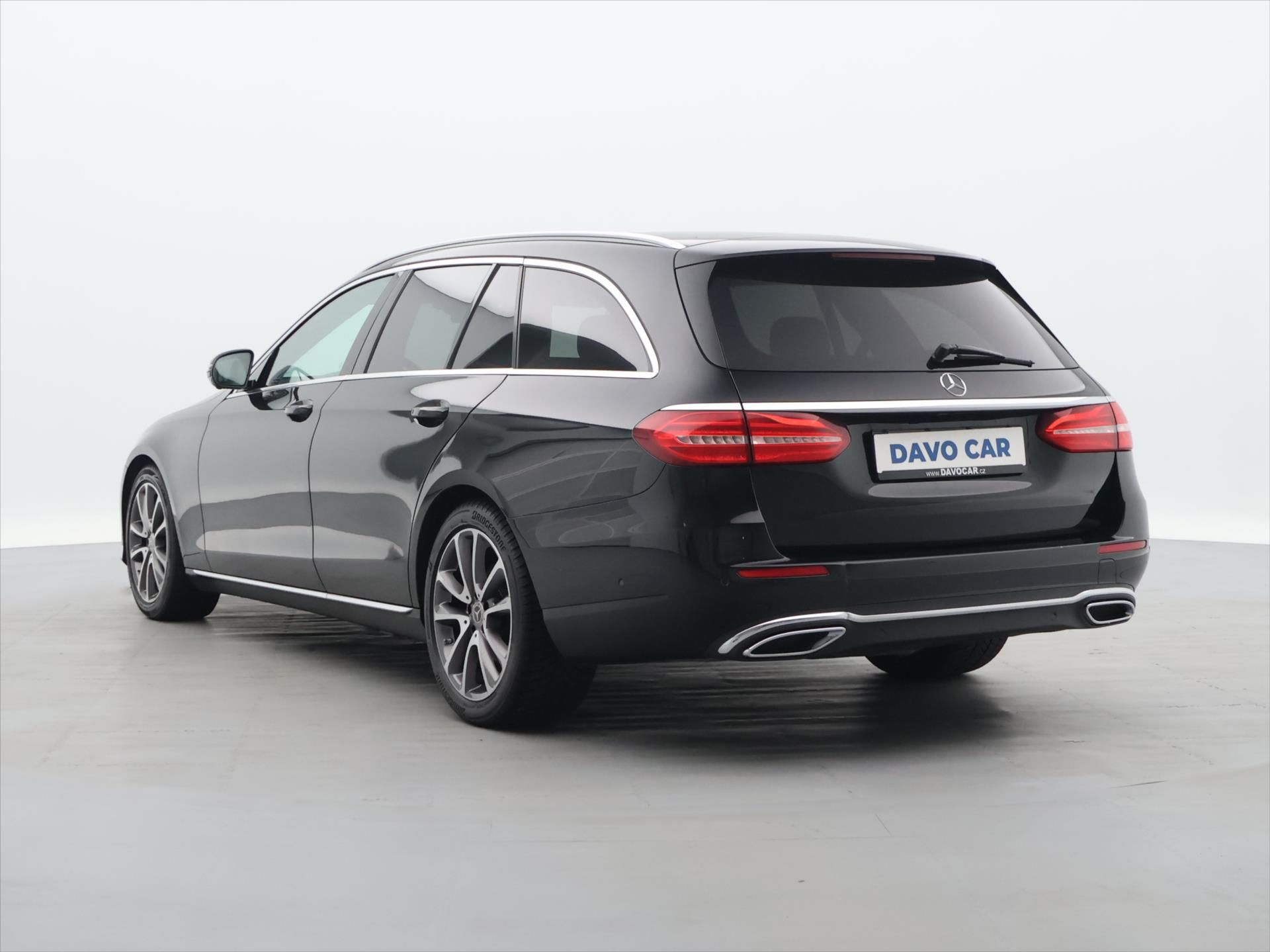 Mercedes-Benz Třídy E, 2,0 300d 180kW DPH 360° Aut. - fotka 5