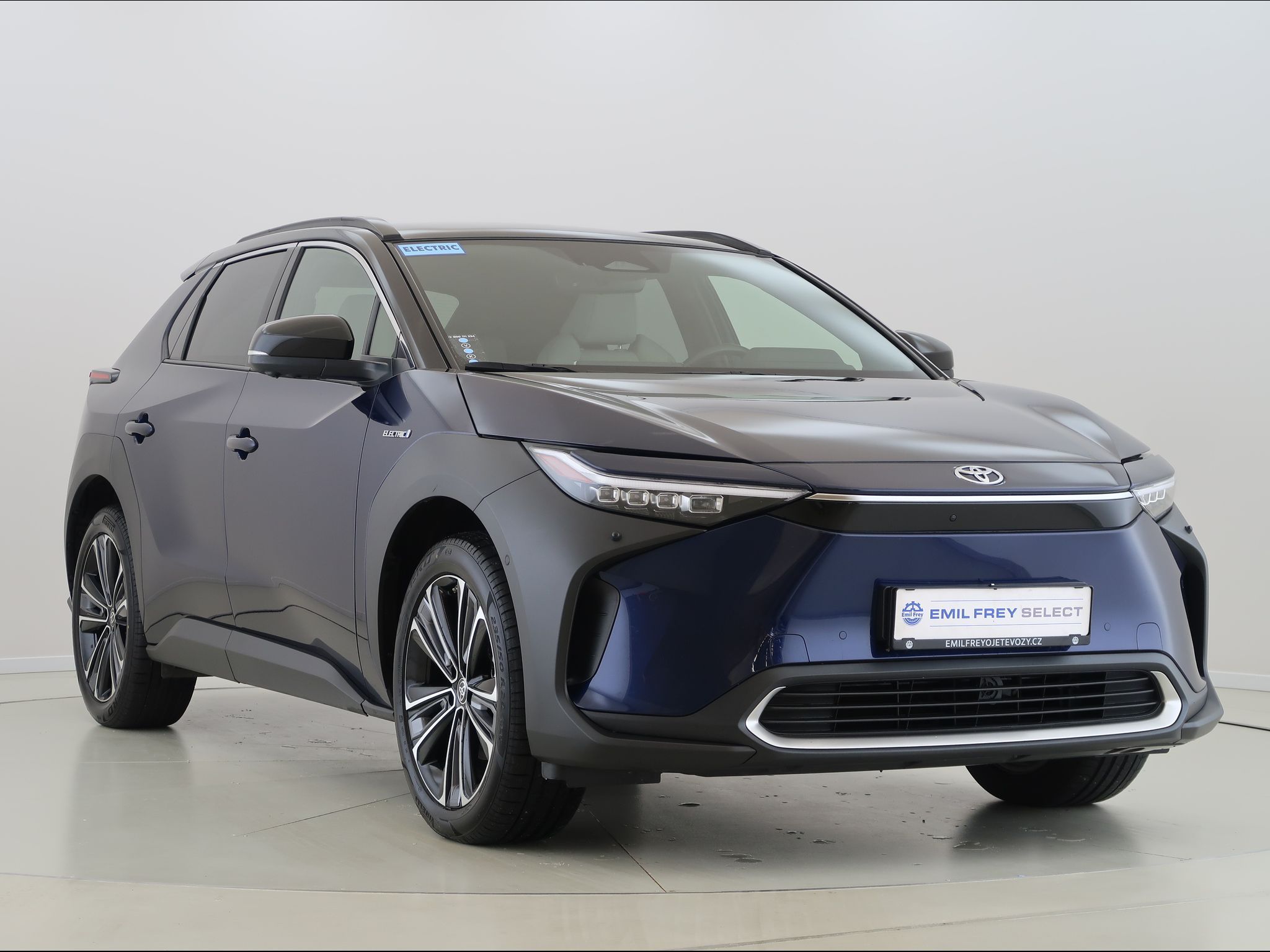 Toyota bZ4X, Executive,4x4,97.5%SOH,CZ,1Maj - fotka 3