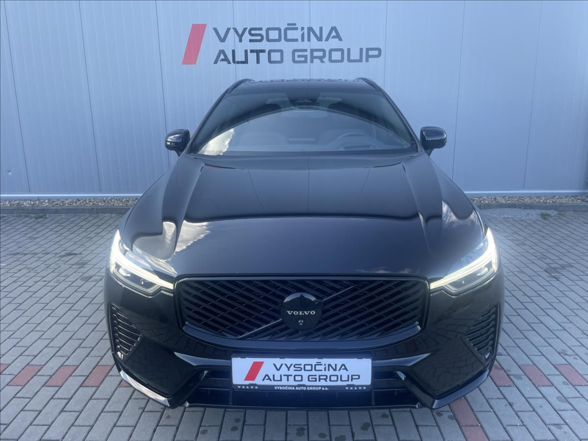 Volvo XC60, 2,0 B5 AWD PLUS BLACK EDITION - fotka 3