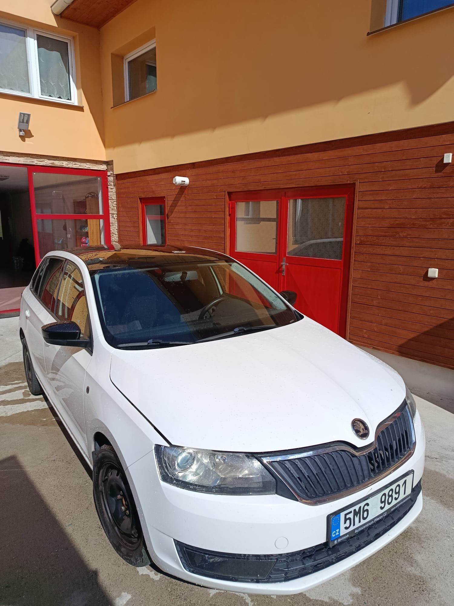 Škoda Rapid, 1.2. TSI Panoramatická střecha - fotka 5