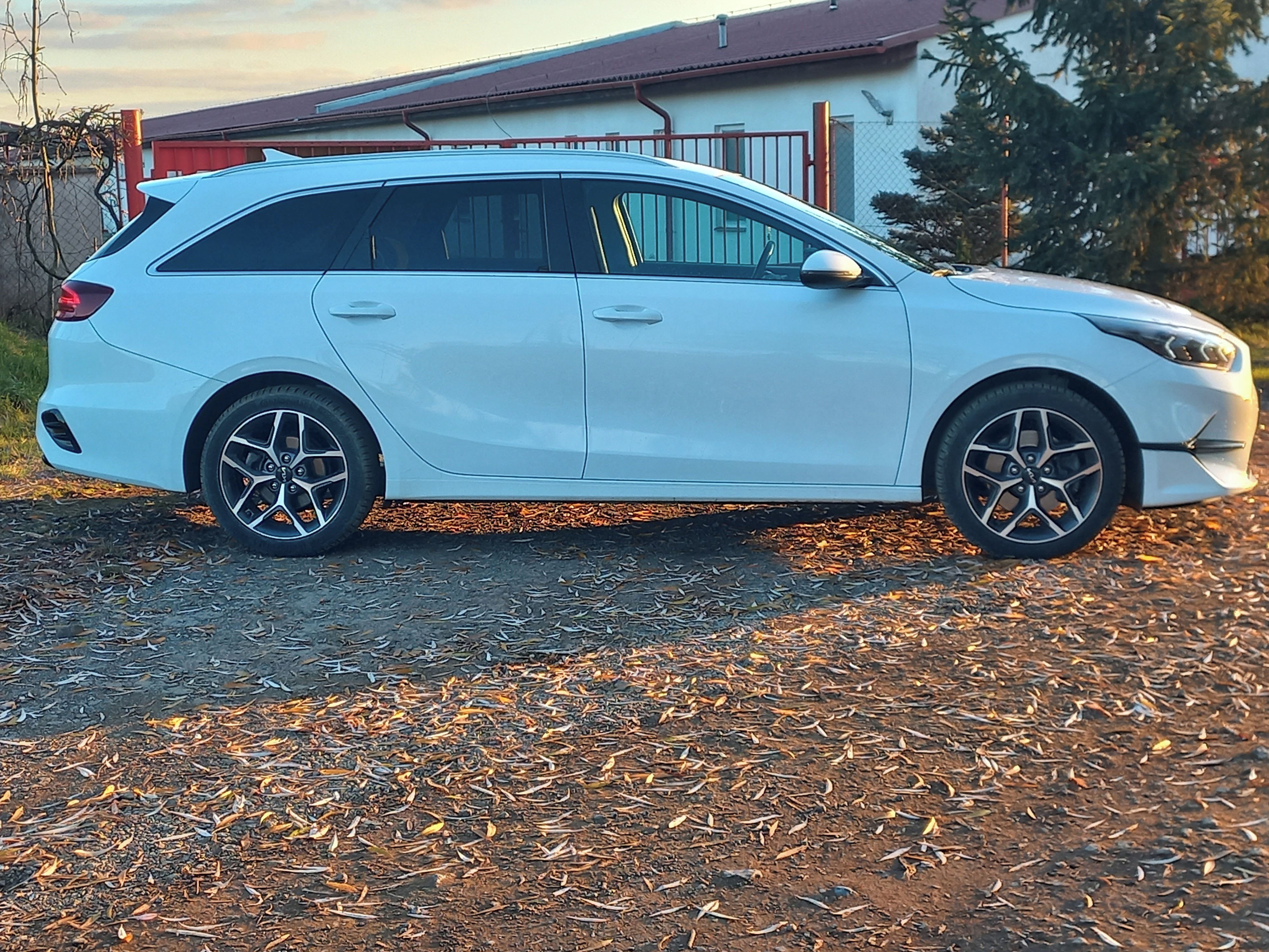 Kia Cee´d SW, 1.5T-GDi 118kW TOP,LED,AUTOMAT - fotka 3
