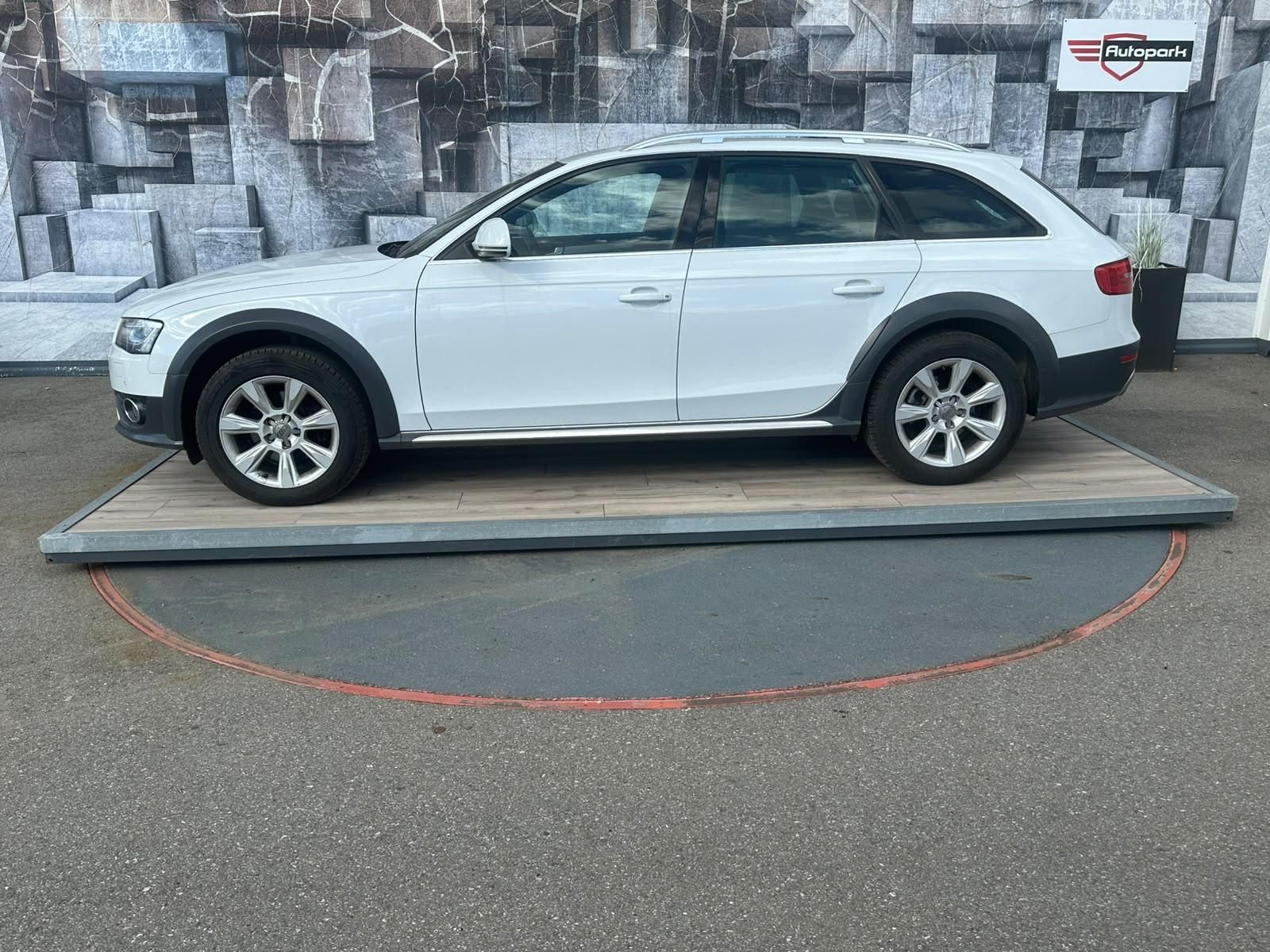 Audi A4 allroad, 2.0TDi, 105KW, 4x4, B&O - fotka 4