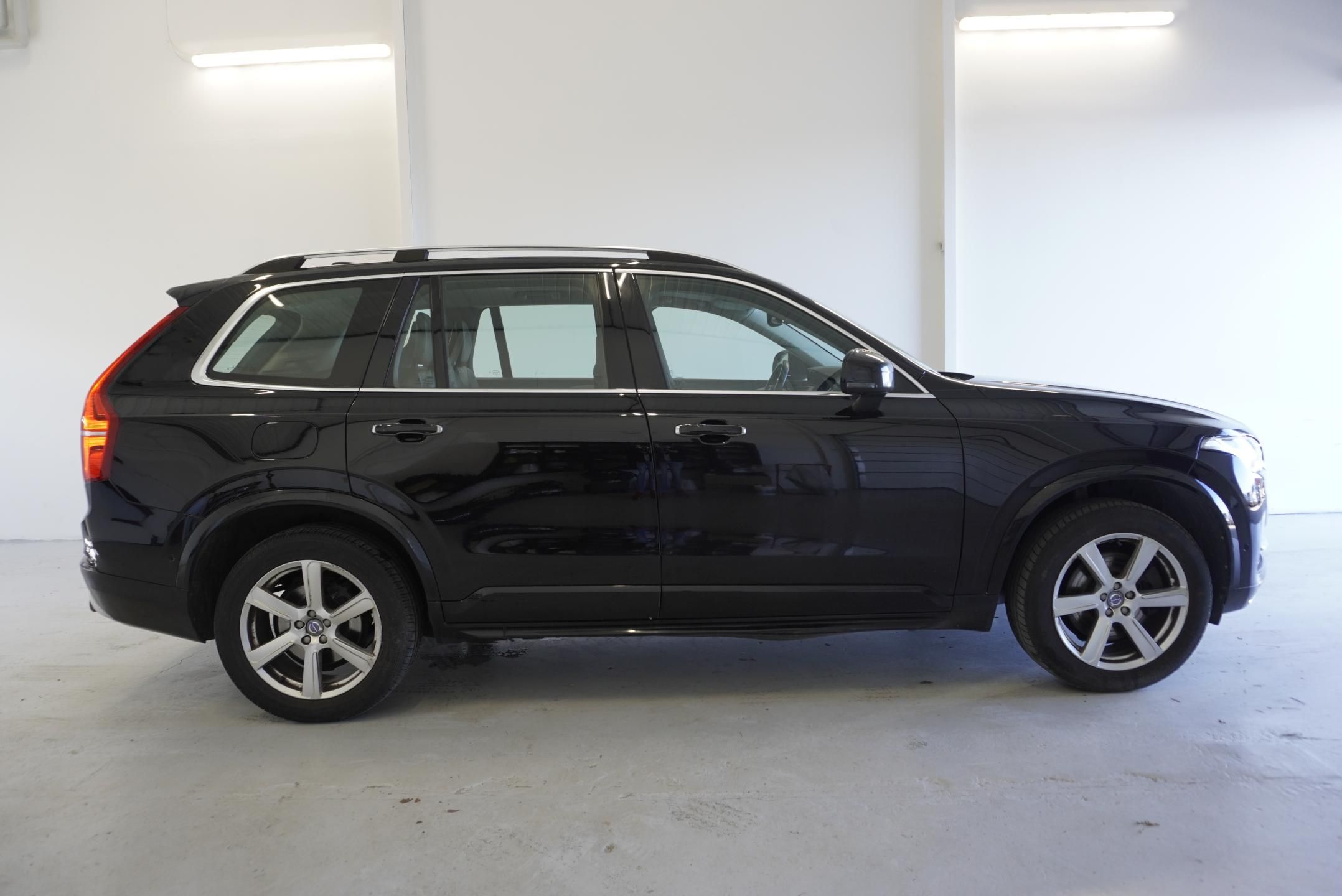 Volvo XC90, D5 MOMENTUM 4WD - fotka 4