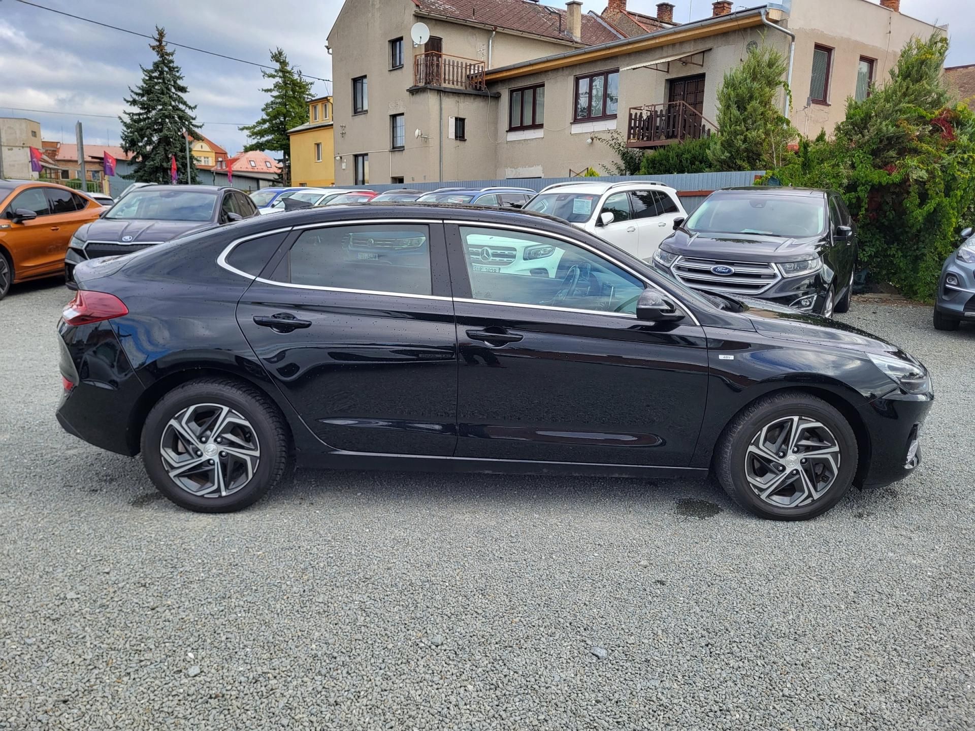 Hyundai i30, FASTBACK 1.5 T-GDI mHEV 118kW - fotka 5