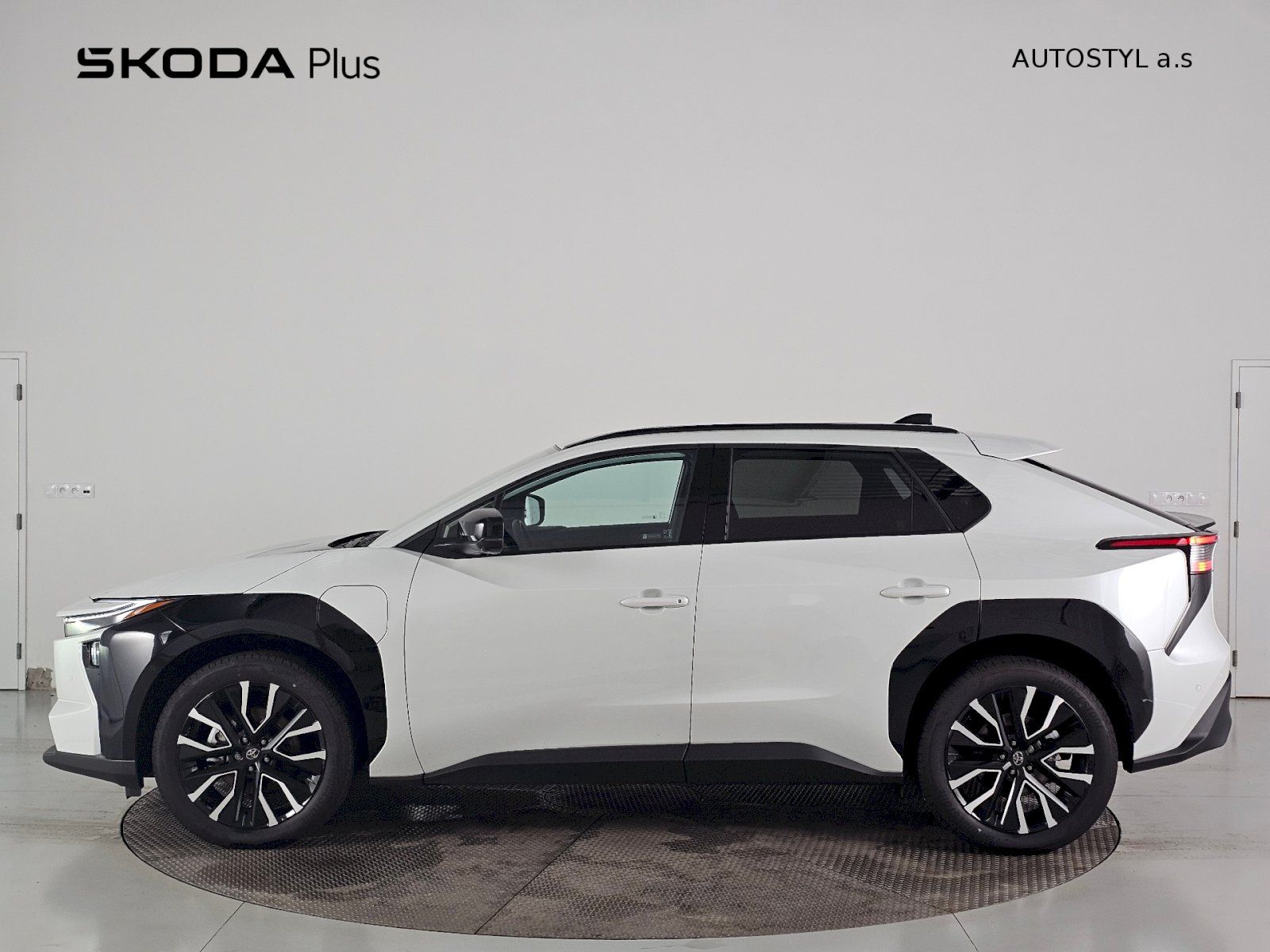 Toyota bZ4X, FACELIFT AWD 343k EXECUTIVE - fotka 3