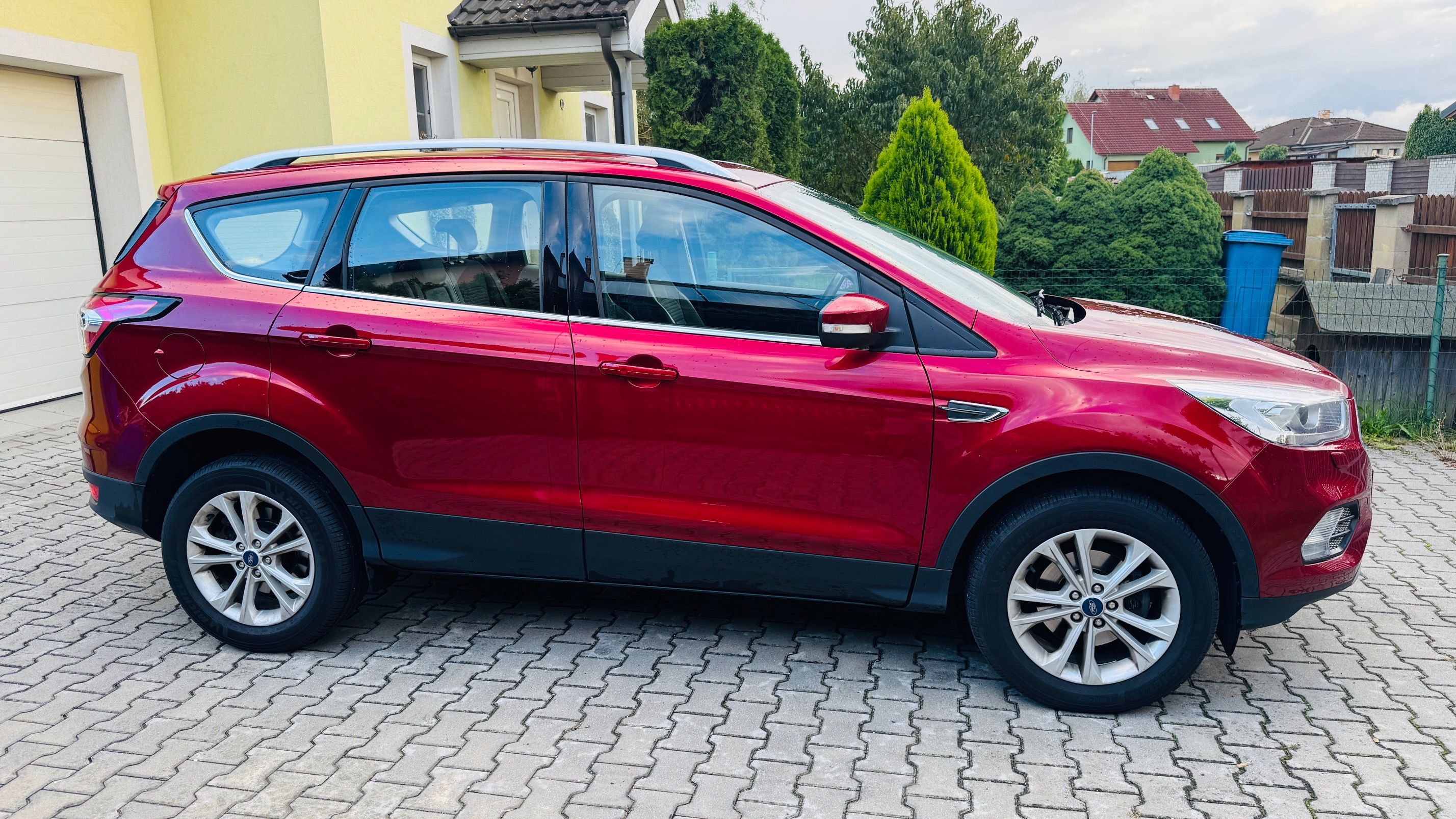 Ford Kuga, 1.5 EcoB, 1.majitel, 91 tis. - fotka 3