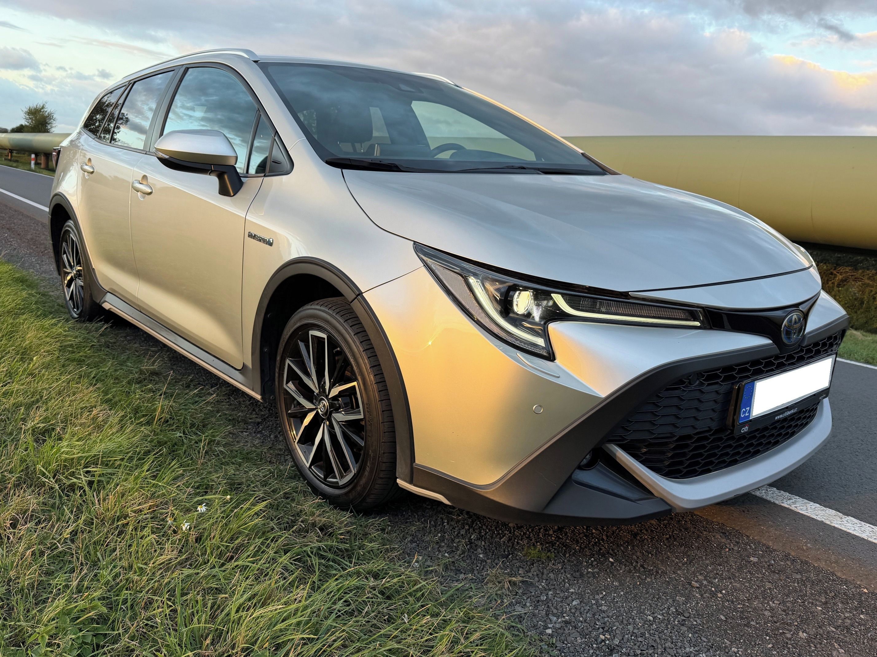 Toyota Corolla, 1.8 Hybrid TREK, servisováno - fotka 5