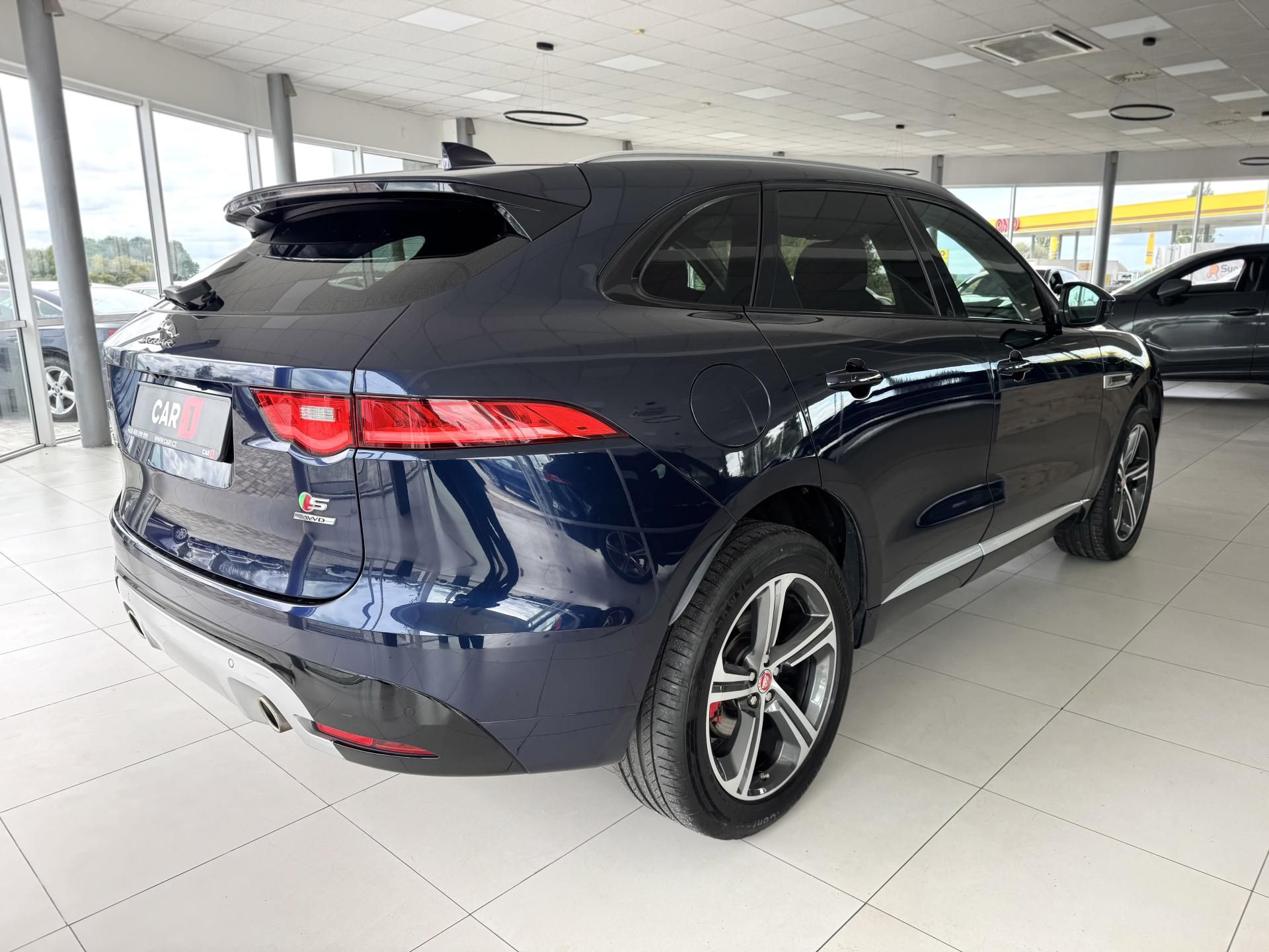 Jaguar F-Pace, 30d S*AWD*Max.Výb*Webasto*DPH - fotka 5
