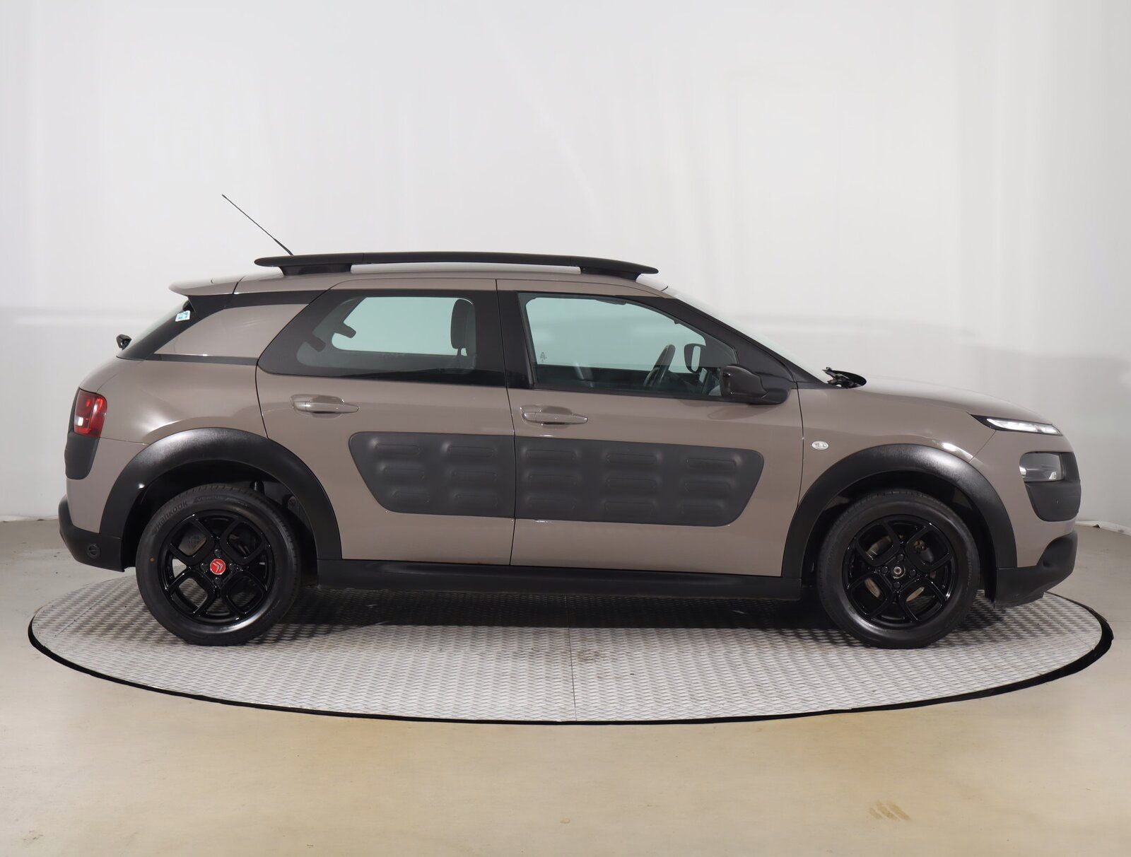 Citroën C4 Cactus, 1.2 PureTech, LPG, Serv.kniha - fotka 6
