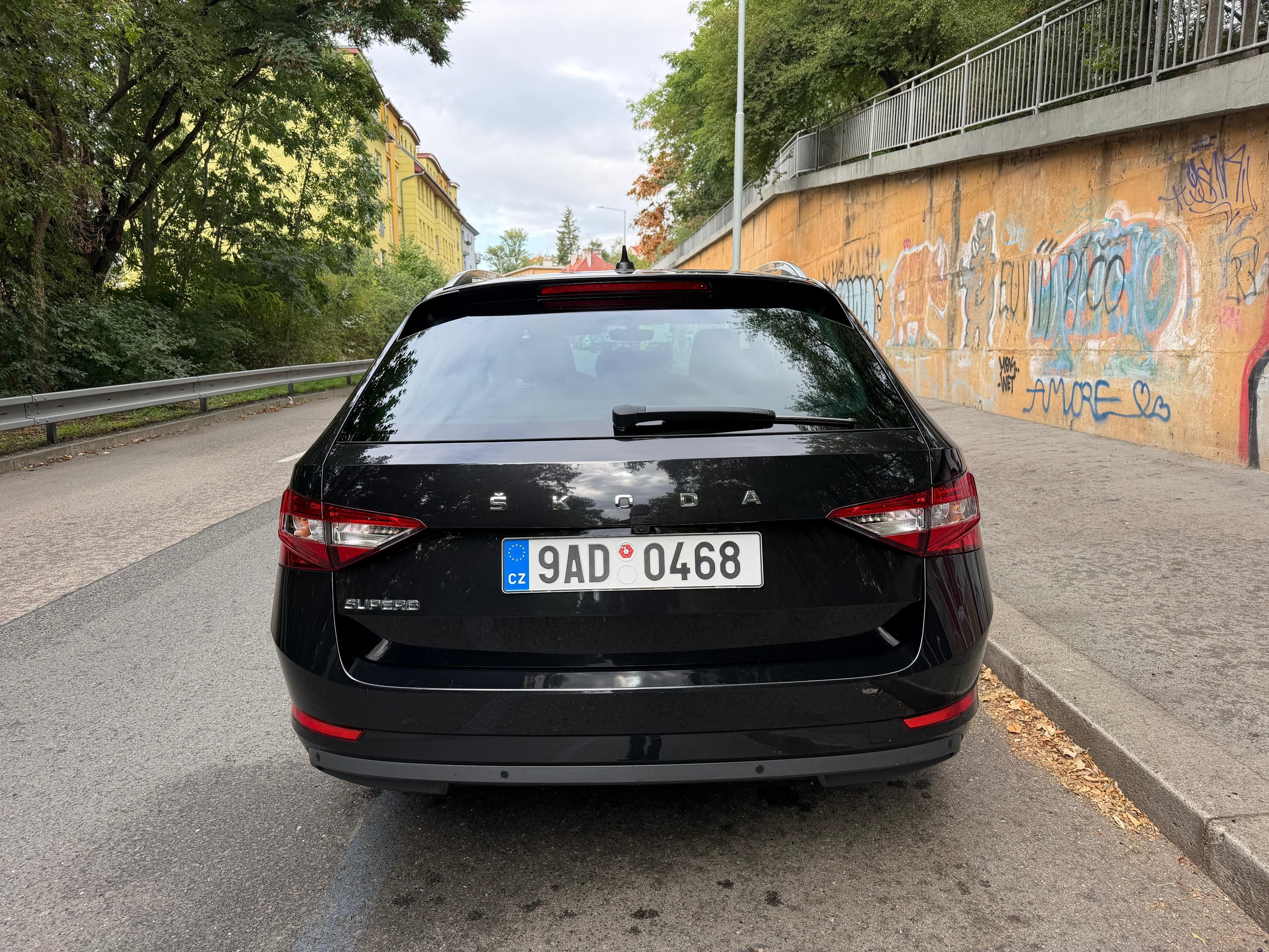 Škoda Superb, 2.0TDI DSG VÝBAVA JAKO L&K DPH - fotka 2