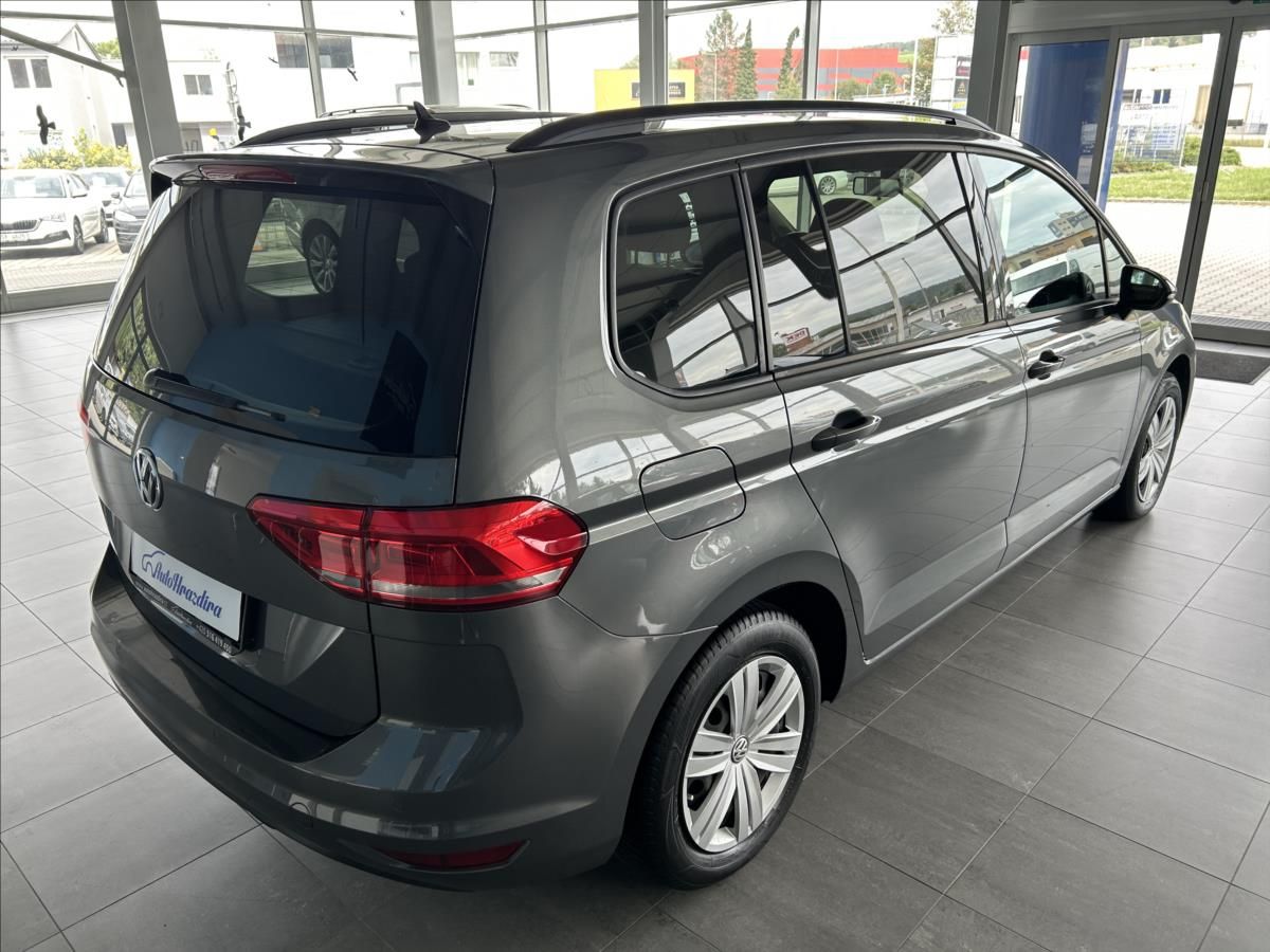 Volkswagen Touran, 1,2   TSI 81kW,2.MAJ,SERVISKA - fotka 6