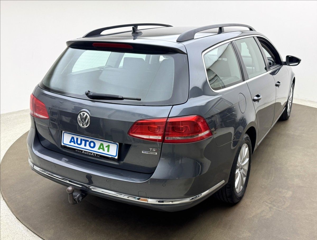 Volkswagen Passat, 1,4 TSi NAVI SENZORY TAŽNÉ - fotka 4